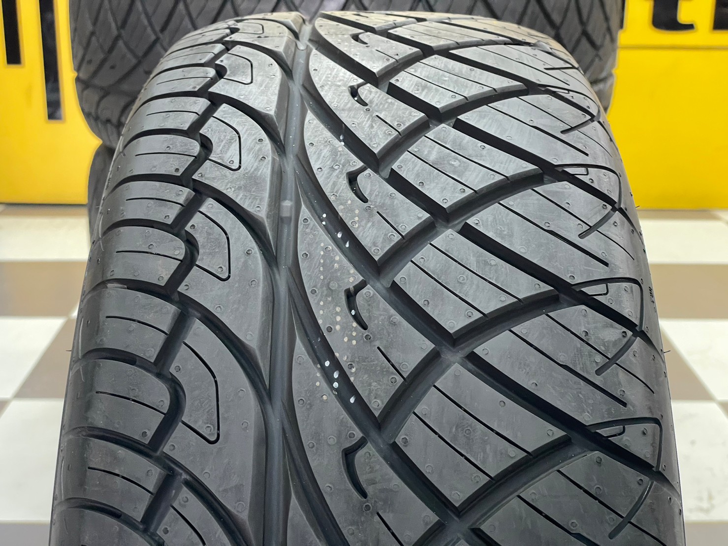 255/55R18 Leao Tire Lion Thunder100 ยางลายซิ่งนุ่มหนึบ