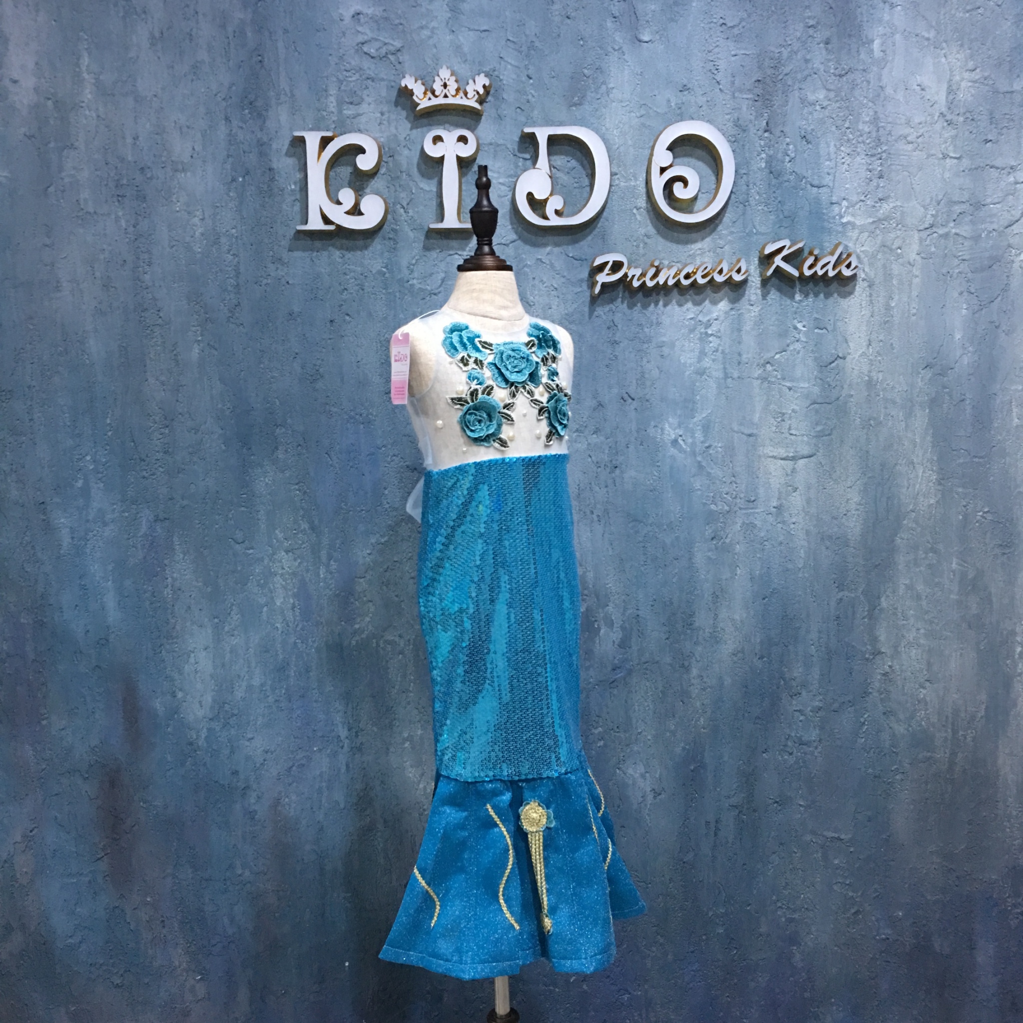 ชุดออกงานเด็ก(หน้าร้านอยู่รัชดา ลองได้ถ่ายรูปจากชุดจริง)W18098สีฟ้าชุดนางเงือกทรงหางปลาปักเลื้อม อกซีทรูติดดอกไม้