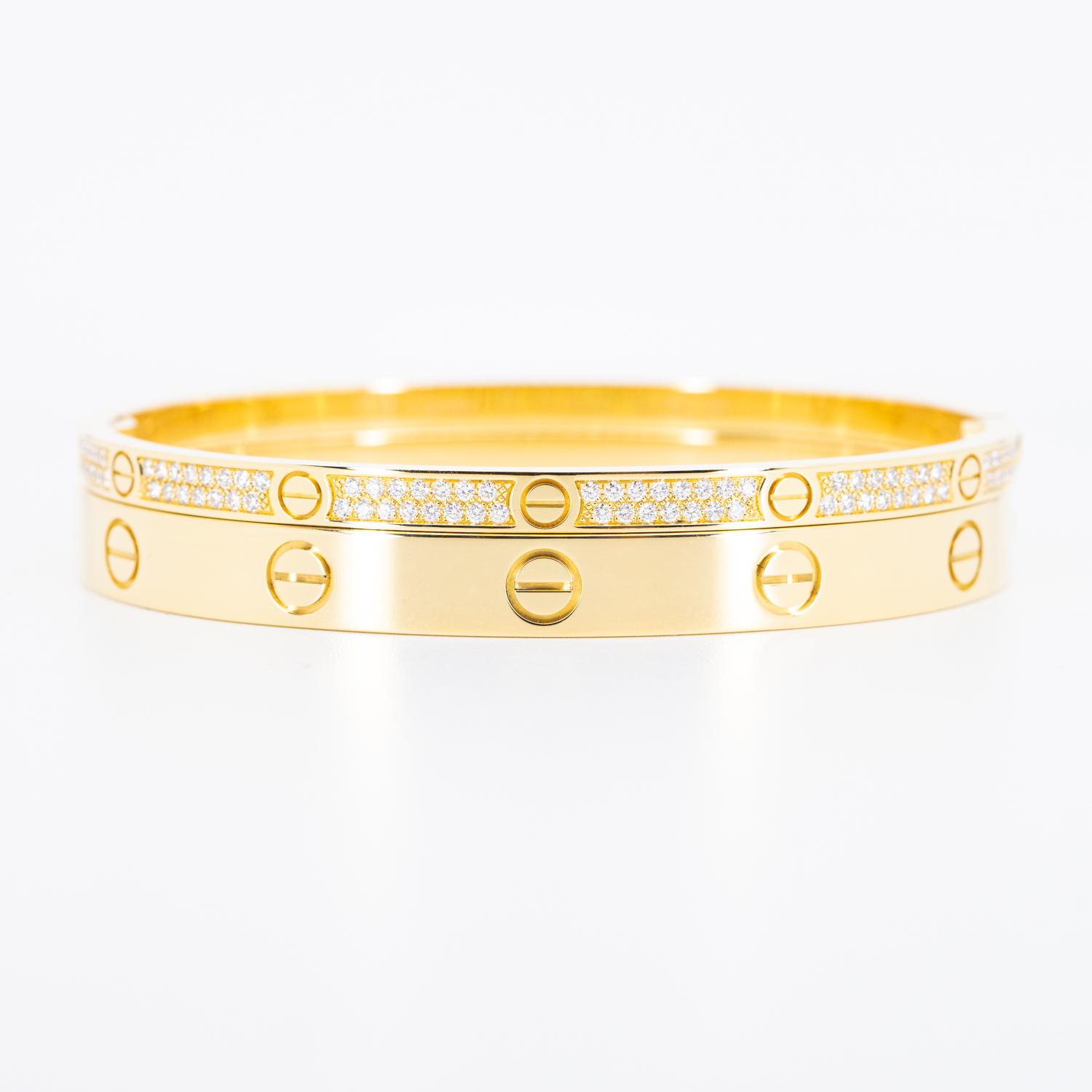 **สำหรับข้อมือขนาด 15-16cm** กำไล Cartier Love Bracelet, Small Model, Pave ทองคำ18K x กำไล Cartier Love Bracelet ทองคำ18K (Used)