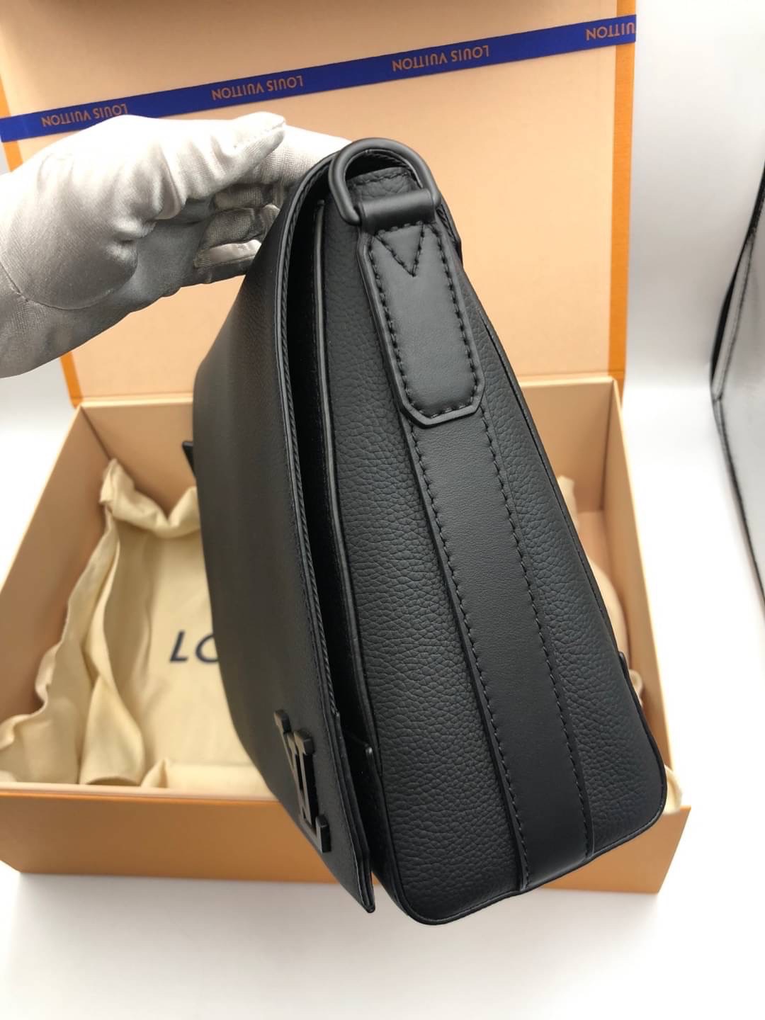 กระเป๋าlouis vuitton Takeoff Messenger Chip Takeoff Messenger Chip