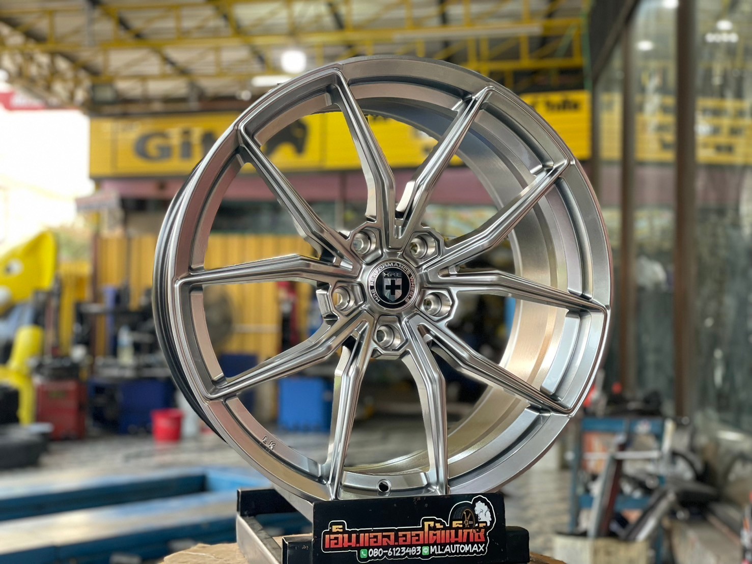 ล้อแม็กซ์ใหม่ ขอบ19" นิ้ว ล้อเบาผลิตแบบ Flow Forming มาตรฐานคุณภาพดี MODEL : FF21R SIZE : 18x8.5 ET35 SIZE : 18x9.5 ET38 PCD : 5x120