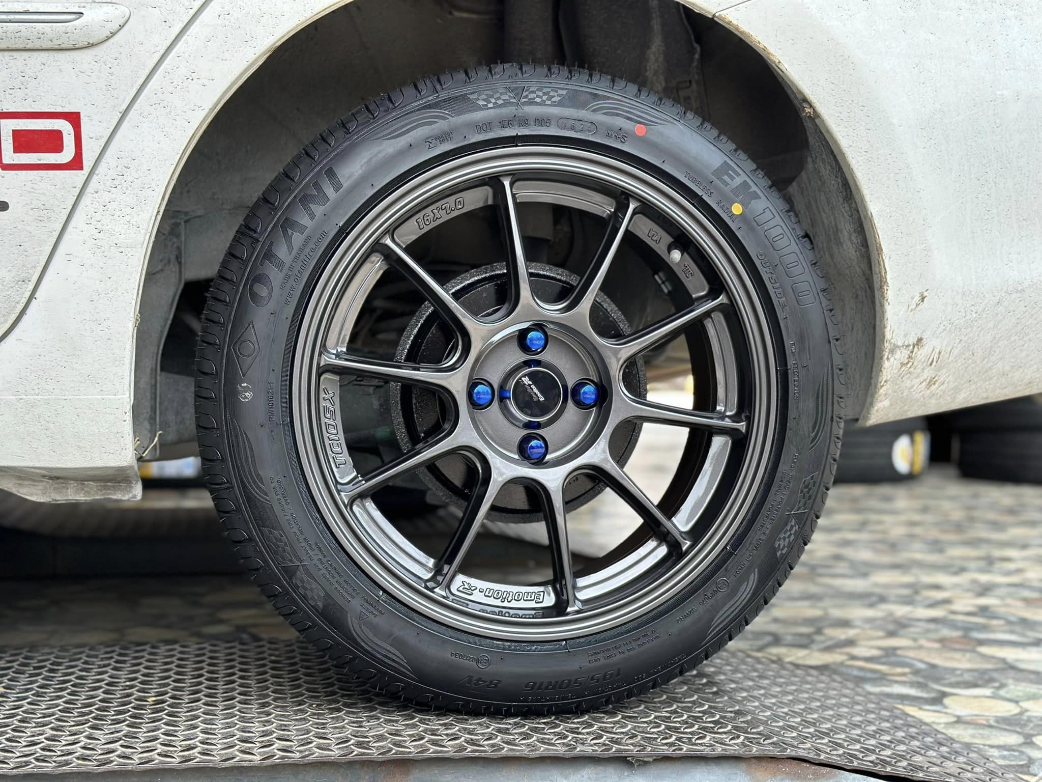 👉 ถูกใจวัยรุ่นสายเก๋ง 🚗🚘 🛞#TC105X 16x7 ET35 4x100🛞 สีไฮเปอร์แบล็ค #EmotionR BY #EmotionR พร้อมยางไทย #OTANI_EK1000 195/50R16 ⚙️ของแถมครบชุด🚗