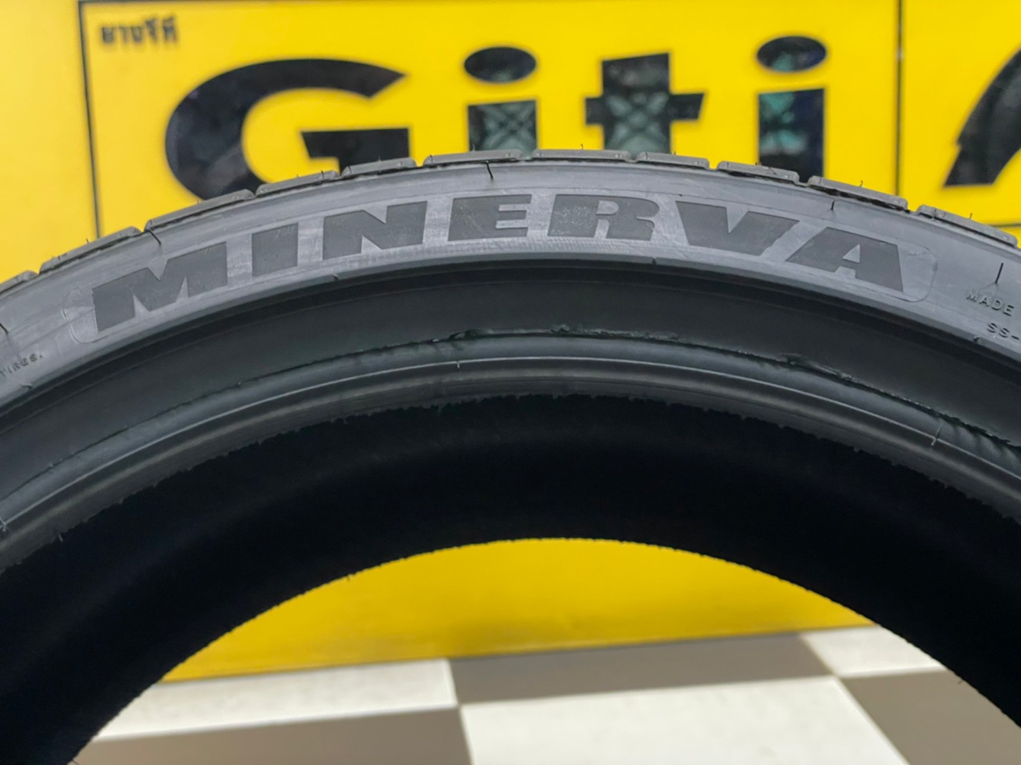 ยางMINERVA F205 235/35R19 ยางสปอร์ตคุณภาพดี สมรรถนะการขับขี่สูงนุ่มเงียบ ยางใหม่2022