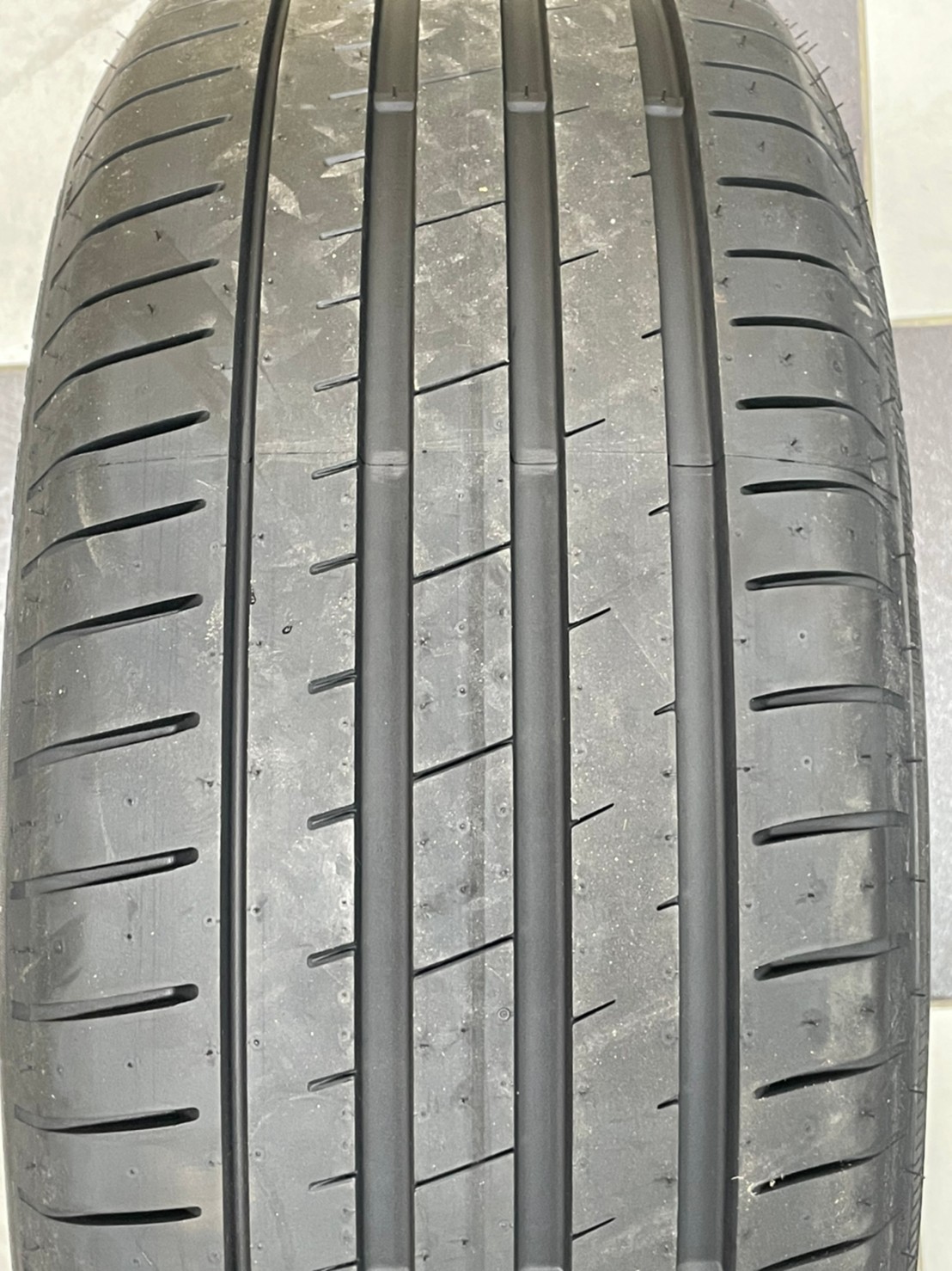 Apollo 235-45R18 Aspire4G ยางใหม่ปี2021 ยางสปอร์ตคุณภาพดี พร้อมติดตั้งฟรี