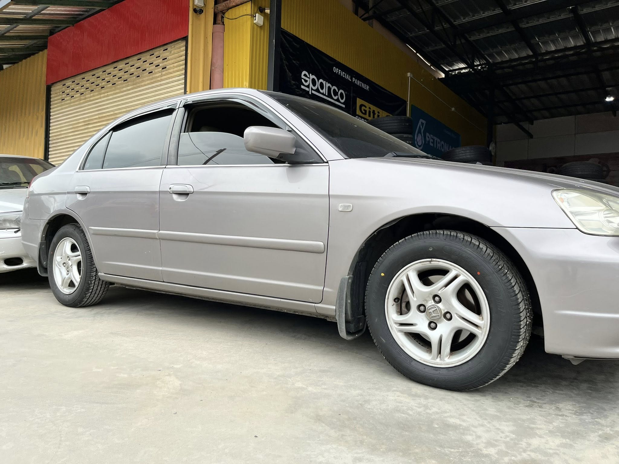 HONDA #CIVIC🚘เปลี่ยนยาง 🛞🐘#DEESTONE #NAKARA #R702 185/65R14