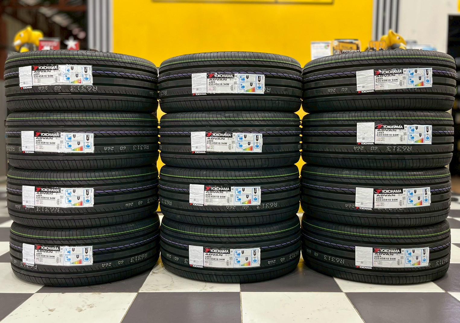 Yokohama ADVAN dB Decibel V551 ขนาด 235/45R18 ยางใหม่ปี2025