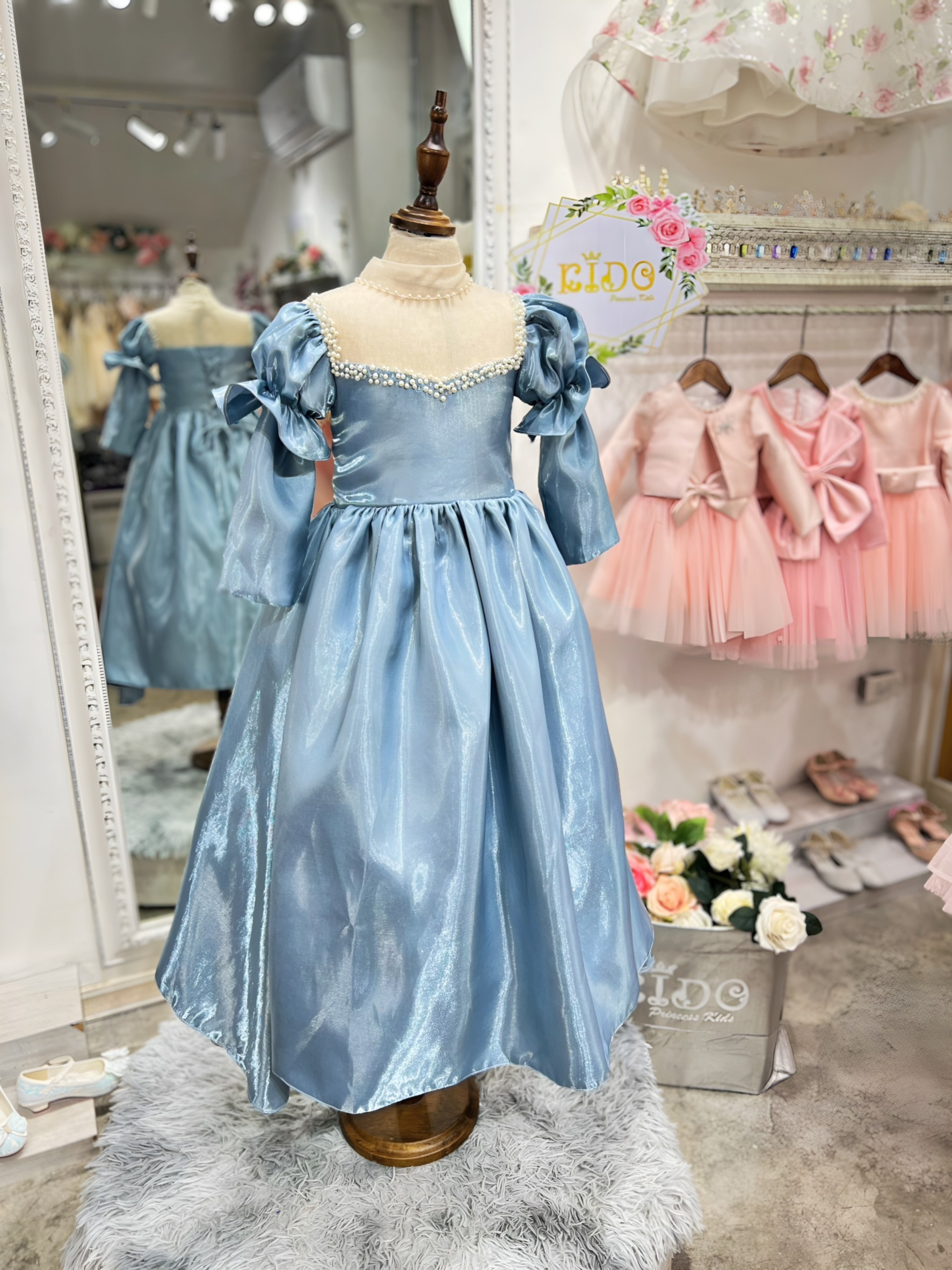 ชุดราตรีเด็ก(หน้าร้านอยู่รัชดา ลองได้ถ่ายรูปจากชุดจริง)W18517 สีฟ้า แขนตุ๊กตายาว กระโปรงยาว