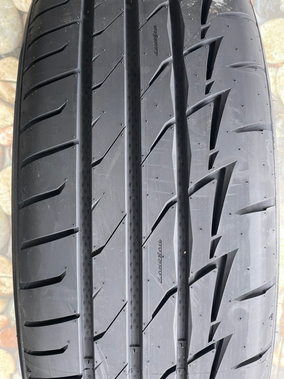 ยางสปอร์ตลายซิ่ง คุณภาพดี Lansail RS009 235/50R18