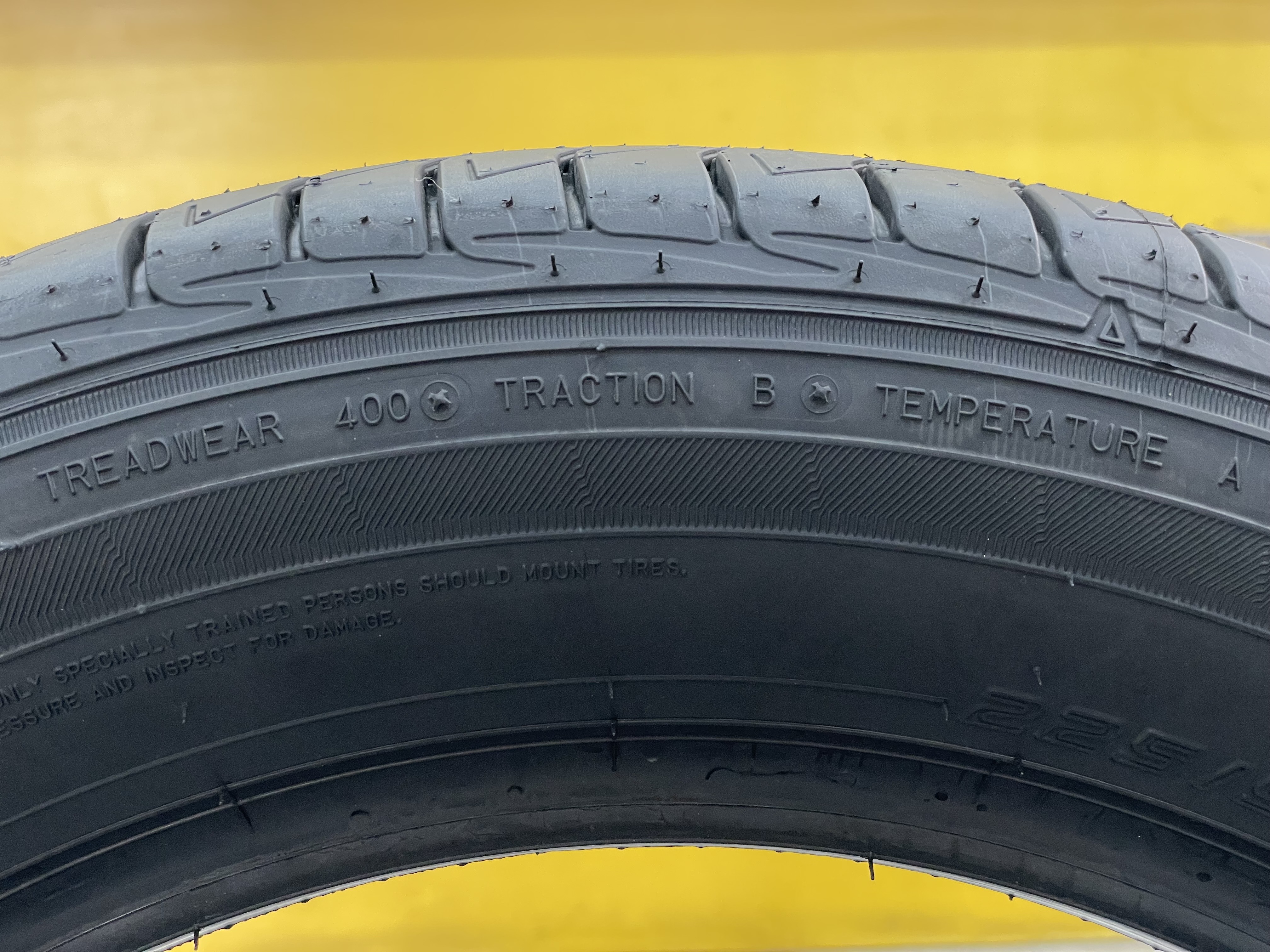 DUNLOP SP SPORT LM705 225/55R17 ยางใหม่ปี2024