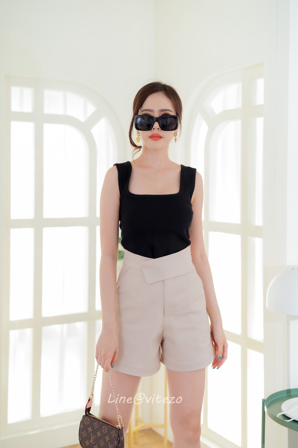 กางเกงขาสั้นเอวสูง ขอบเอว 3 นิ้ว งานซิปหน้า เอวป้ายเฉียง สวยมาก เก็บพุงอย่างเนียน สาว ๆ ใส่แล้วทรงสวย น่ารัก พลางหุ่น