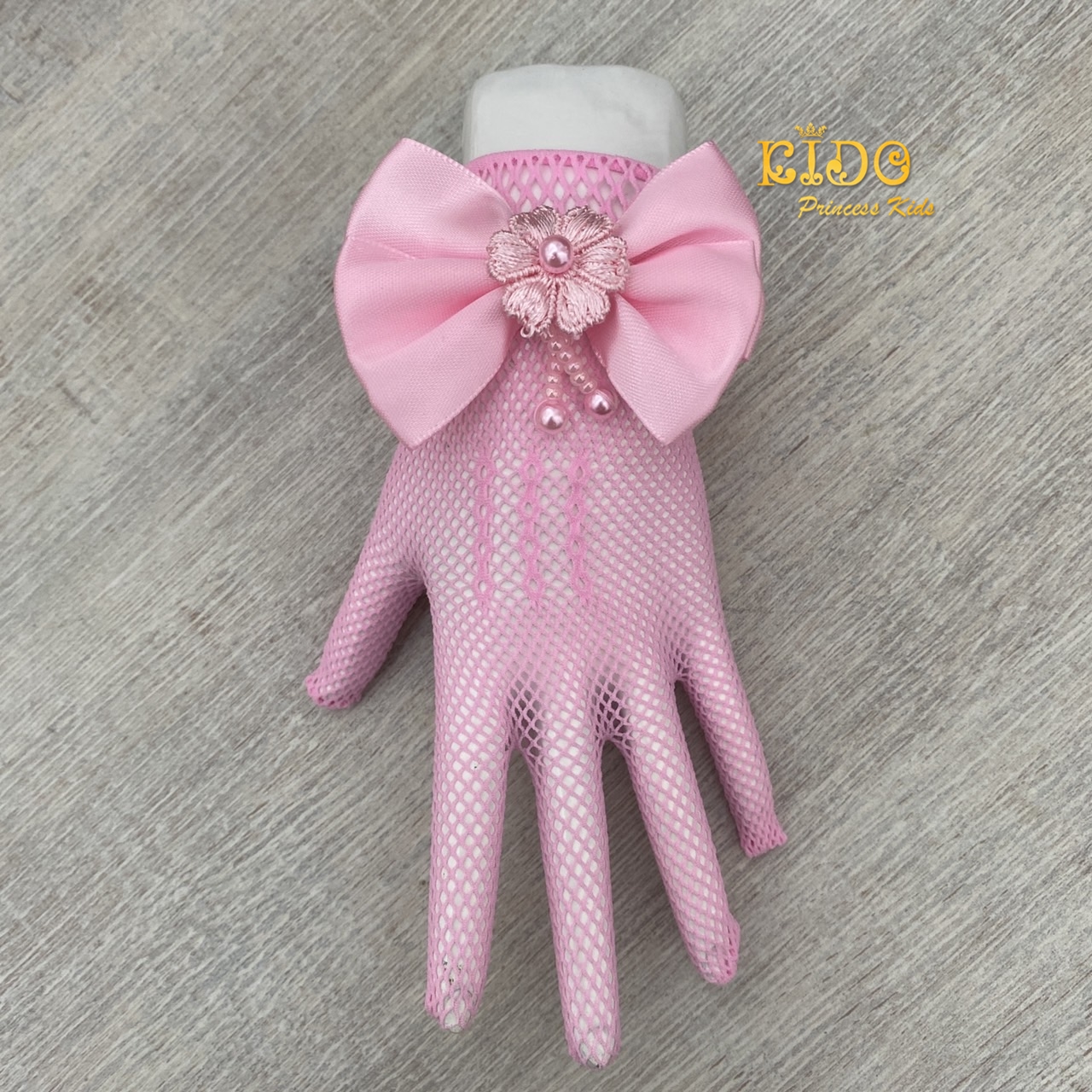 ถุงมือเด็ก(มีหน้าร้านอยู่รัชดา)GS1สีชมพู แบบตาข่ายสั้นติดโบว์ดูน่ารักมากเลย