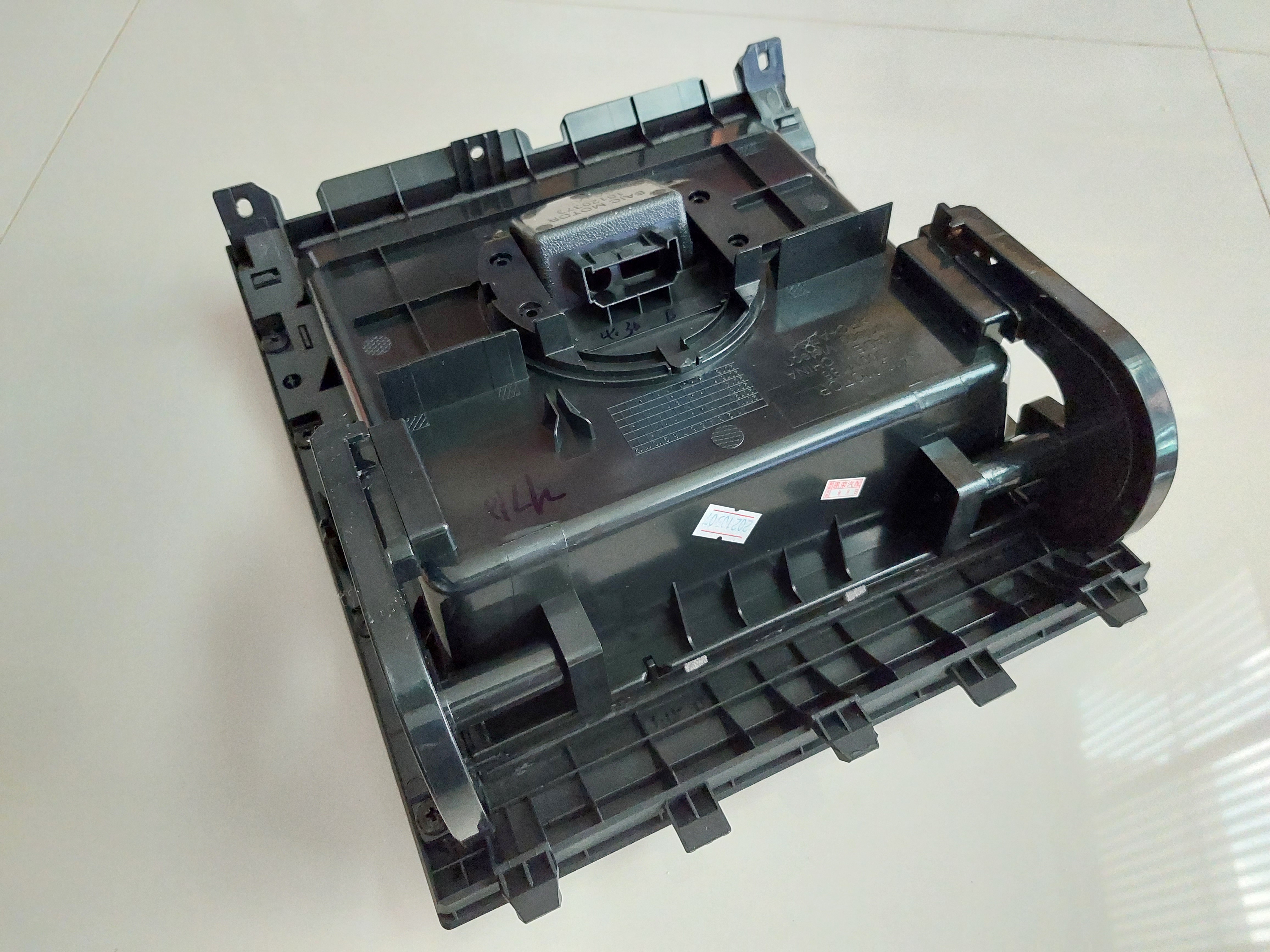 เก๊ะเก็บของตรงกลาง MG3