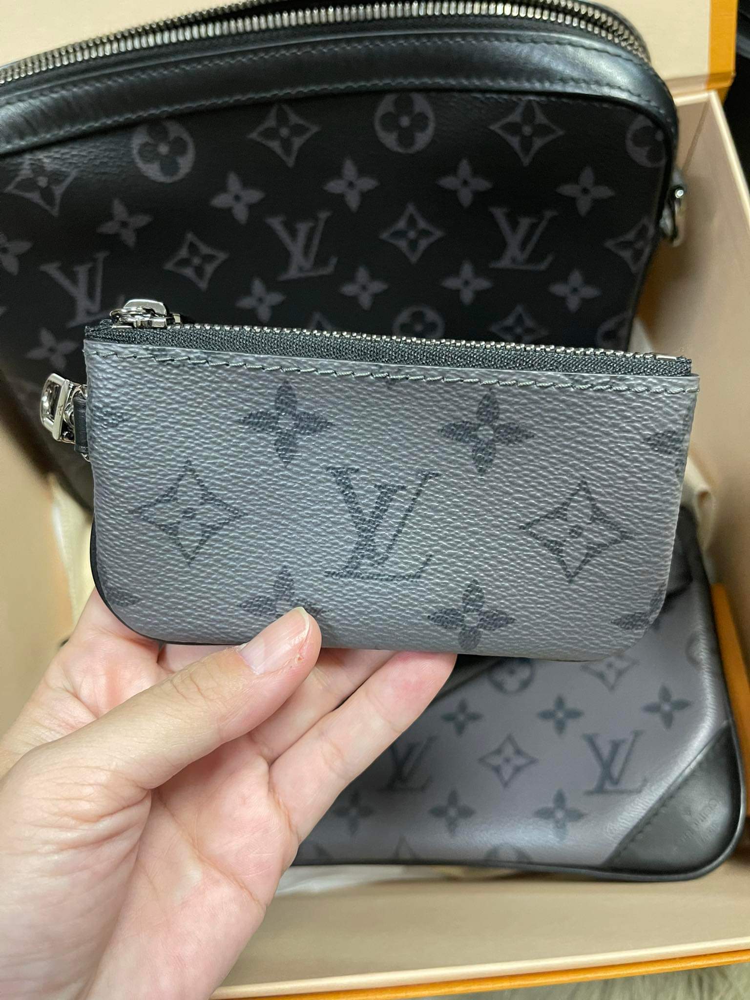 lv trio messenger bag มือสอง