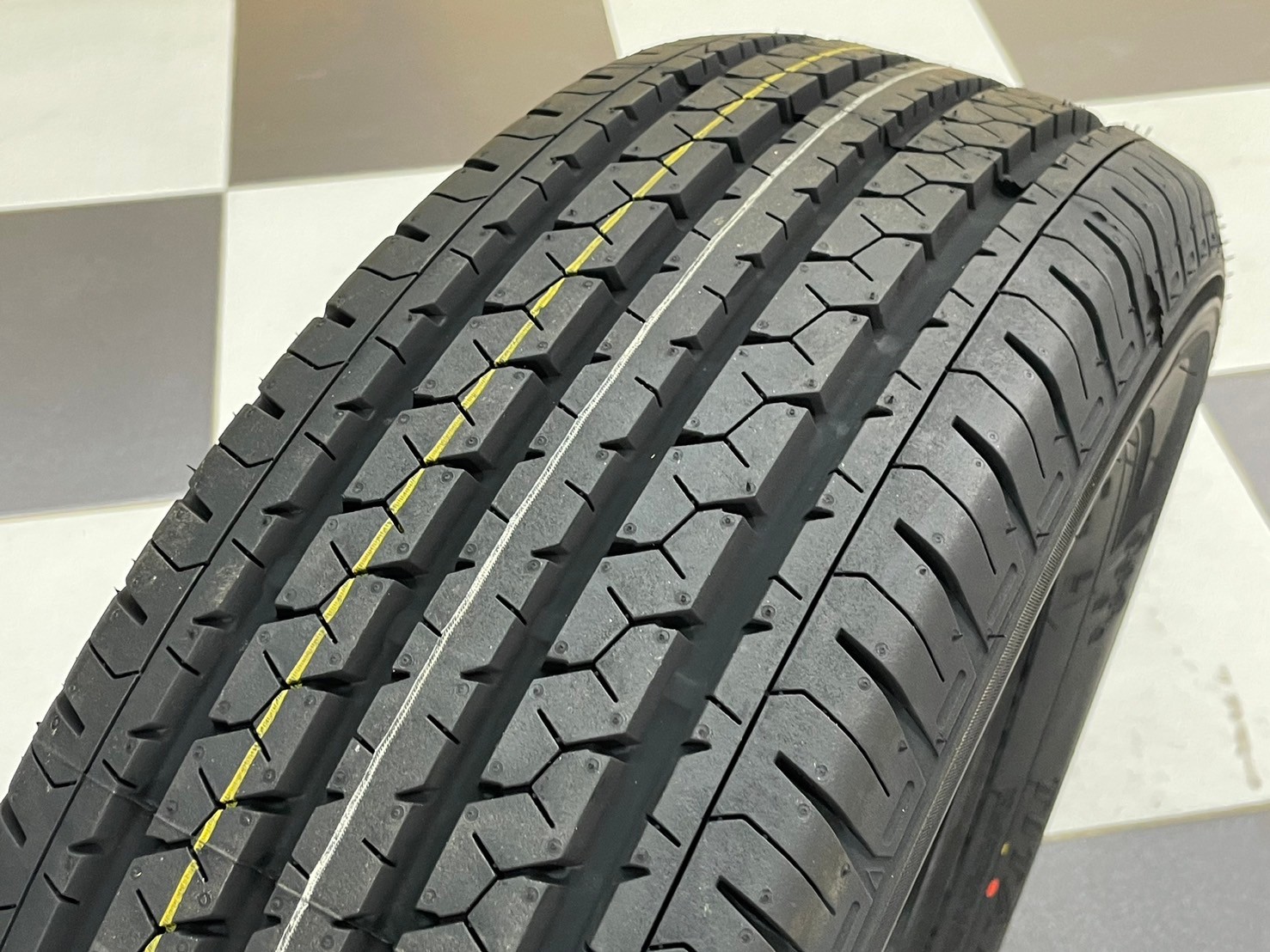 DEESTONE TITANZ T88 215/70R15 ยางใหม่ปี2024