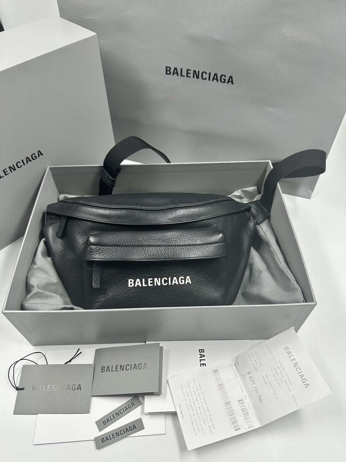 กระเป๋าคาดอBalenciaga beltpack men’s everyday beltpack in black