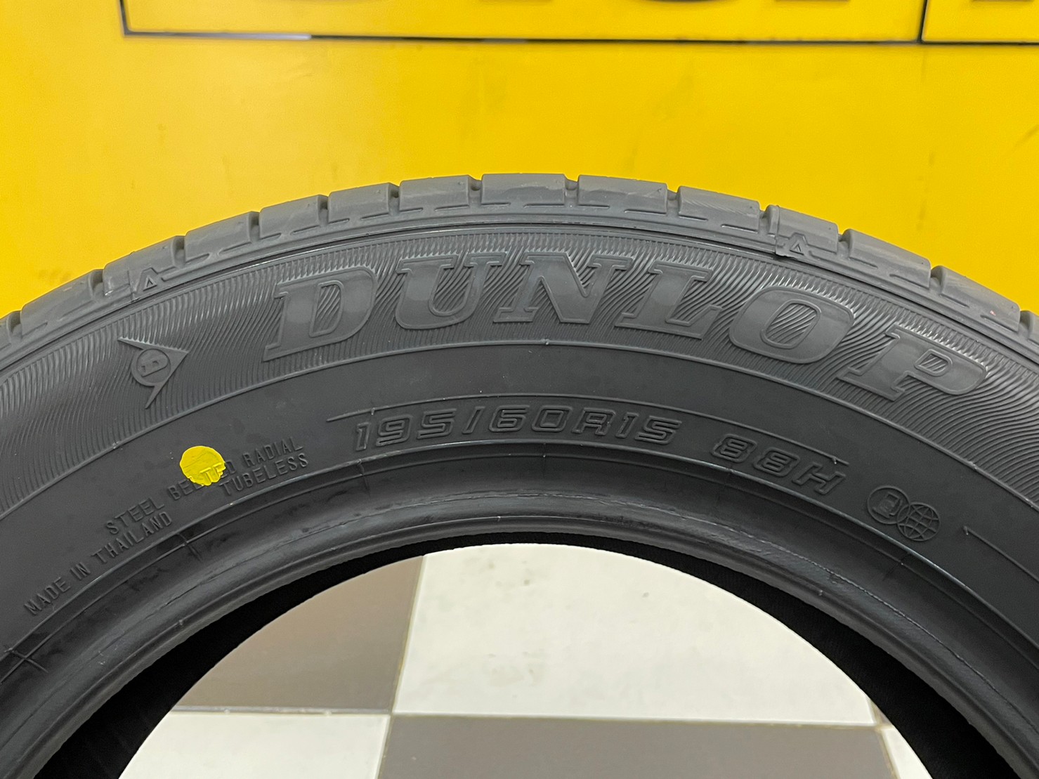 DUNLOP ENASAVE EC300+ 195/60R15 ยางใหม่ปี2023 (4เส้น)