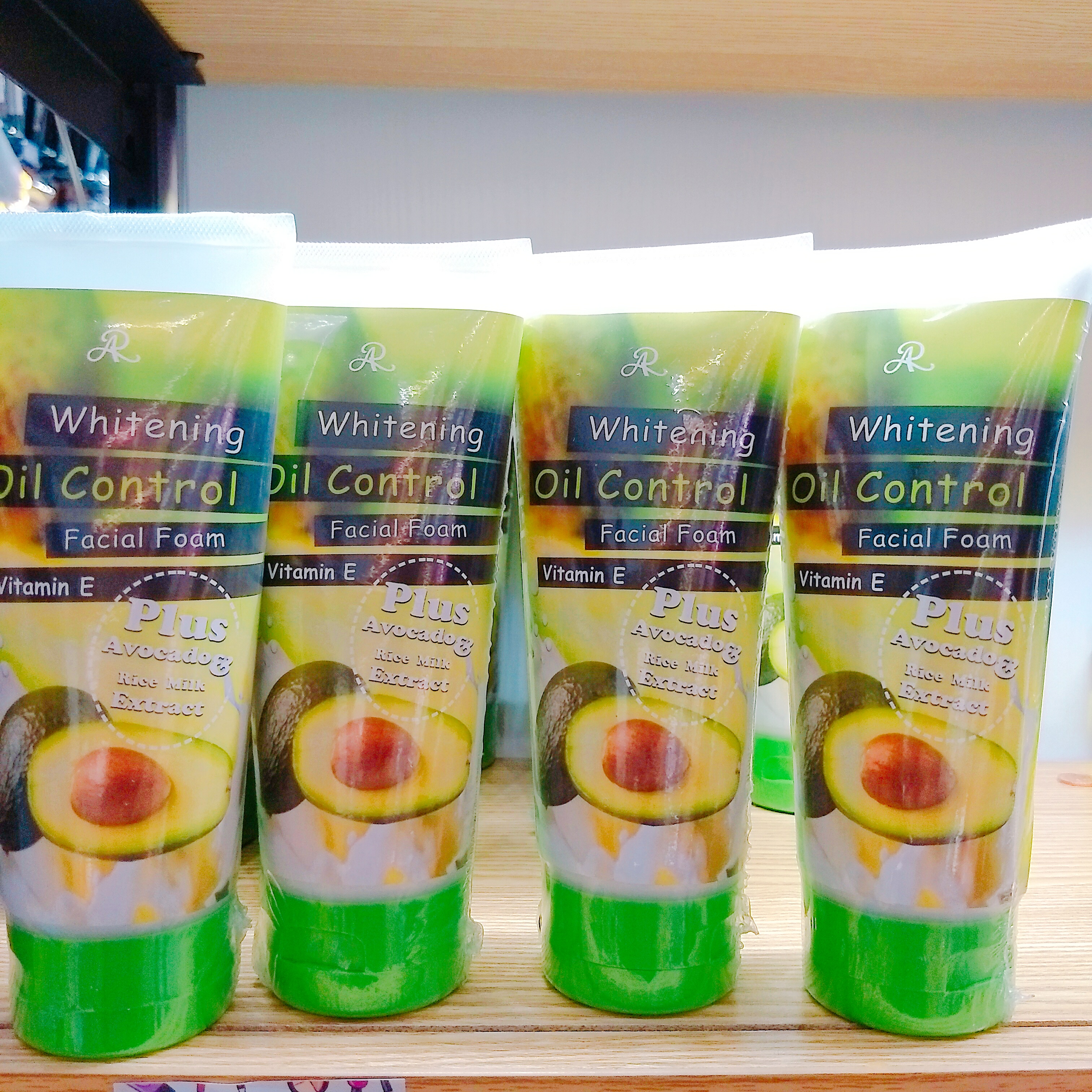 whitening oil control facial foam เอ อาร์ ไวท์เทนนิ่ง แอนด์ ออยล์ คอนโทรล โฟม