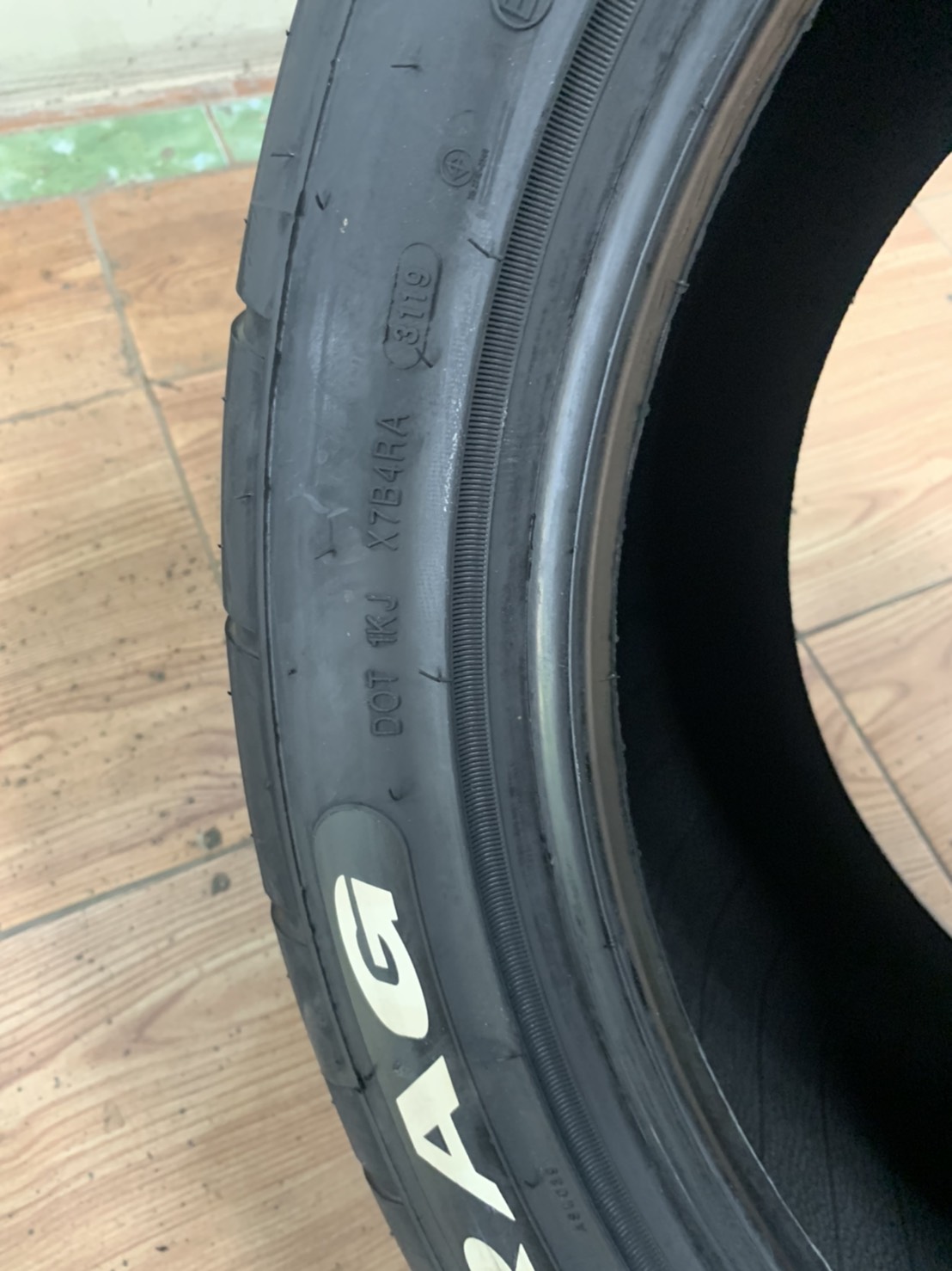 ยางซิ่ง Hero Drag 275/40ZR18 เทรดเวย์180 ตัวหนังสือขาว ยางคุณภาพดีมาตรฐานLenso