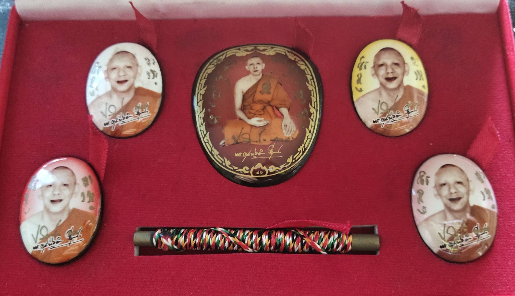 ล็อกเก็ตหลวงพ่อคำนวณชุดกรรมการ ปี2559