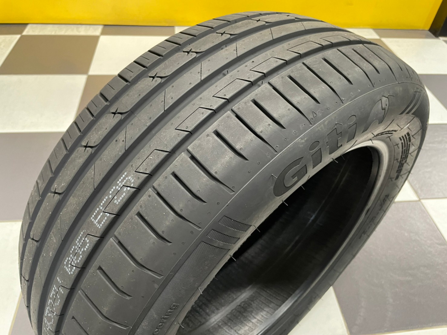 235/55R18 GITI Synergy H2 ยางสมรรถนะสูงคุณภาพดี ราคาโปรโมชั่นพิเศษ พร้อมติดตั้งฟรี