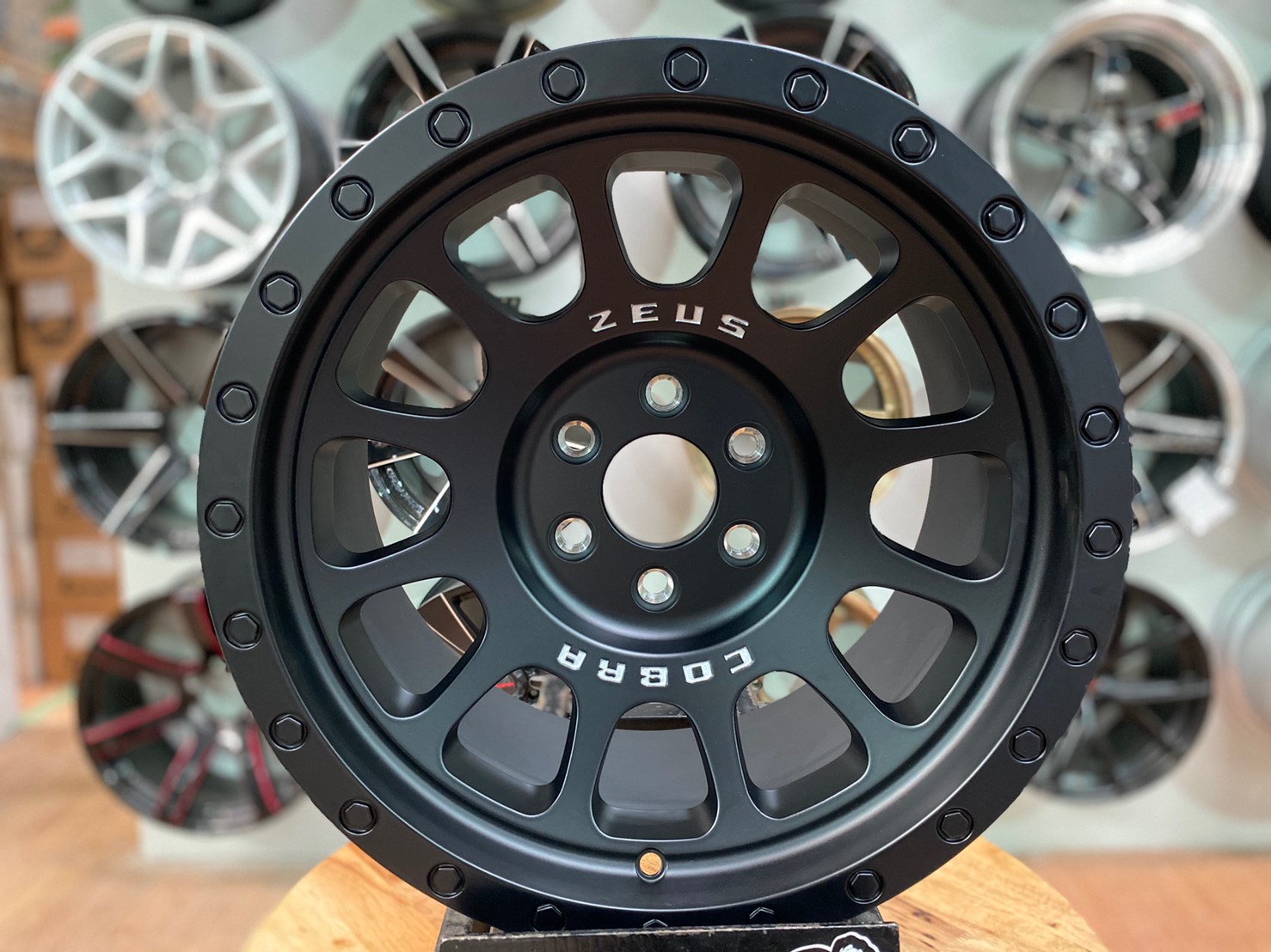 ล้อแม็กออฟโรด Zeus-03 สีดำ สำหรับนิสสัน นาวาร่า สเปค 18x8.5 ET+00 6x114.3