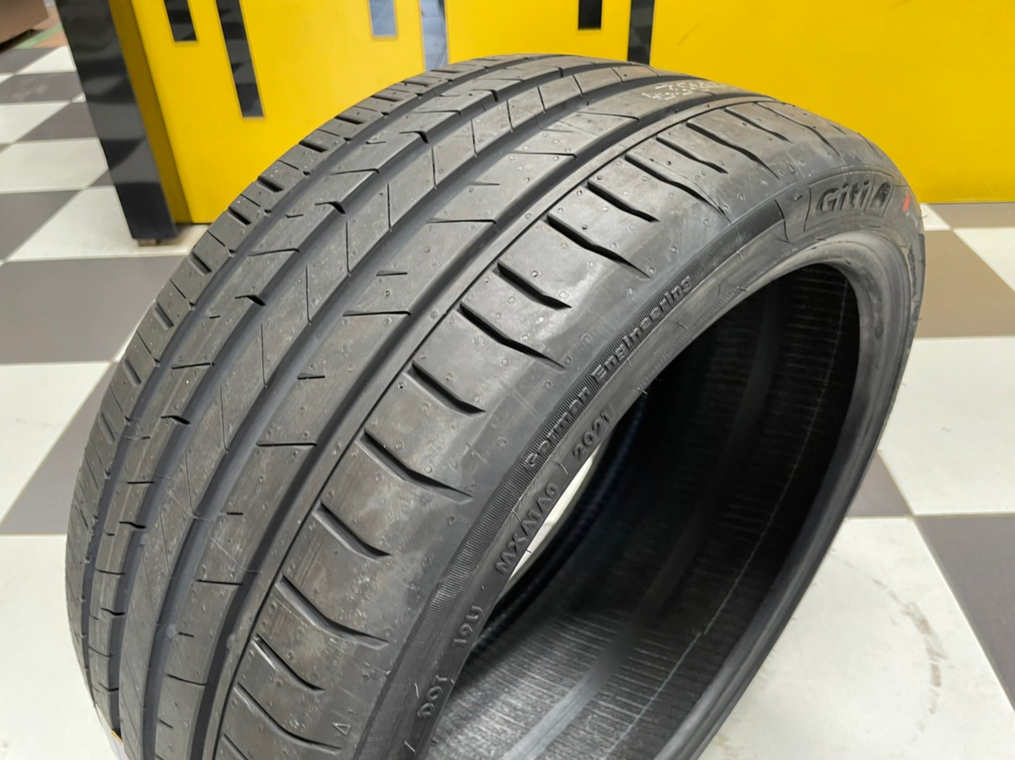 235/35R19 Giti SportS1 ยางสปอร์ตคุณภาพดี นุ่มเงียบ ยางใหม่ปีปลายปี21