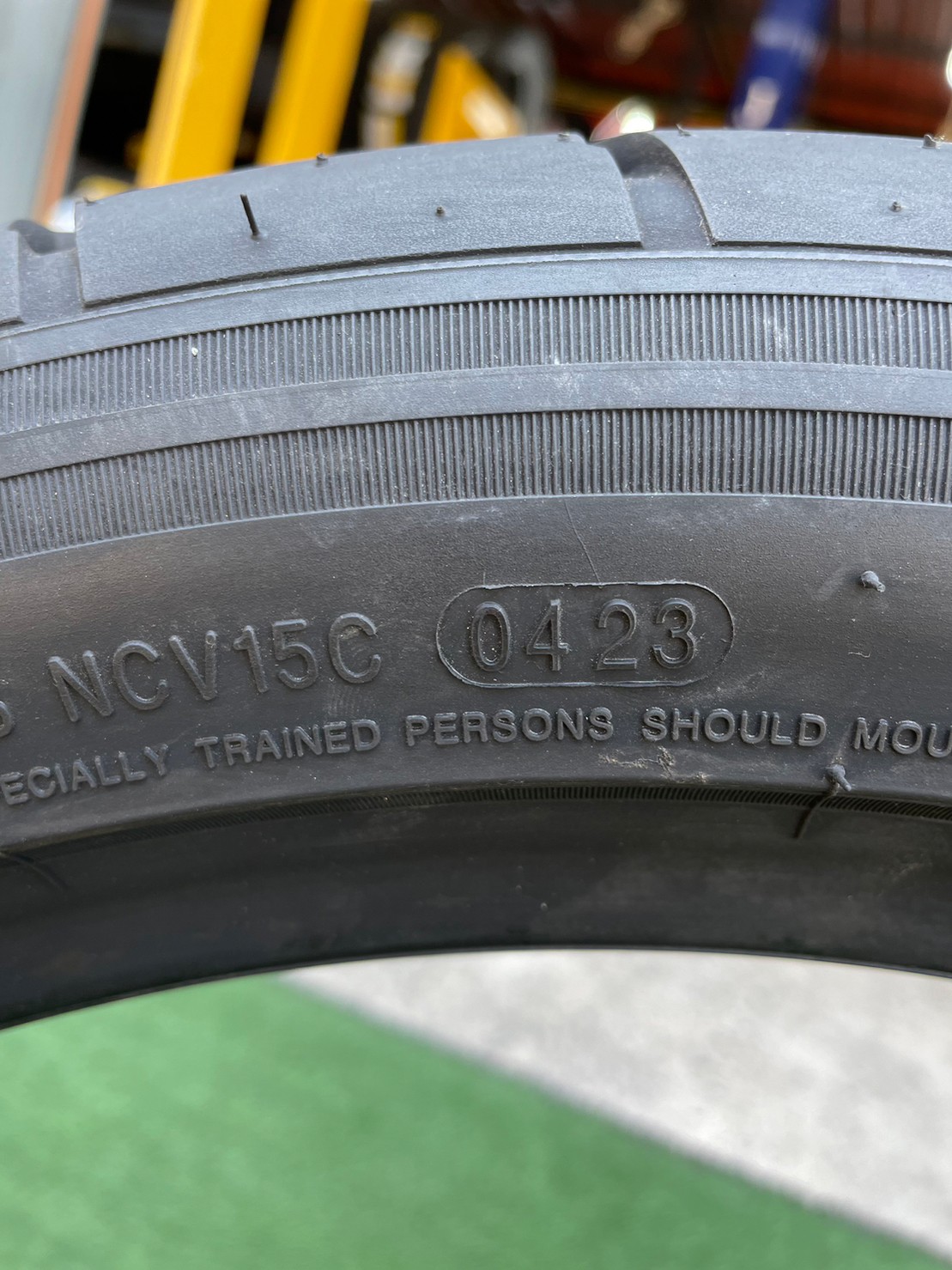 215/45R17 ยางสปอร์ตลายซิ่ง คุณภาพดี Lansail RS009 ยางใหม่ปี2023