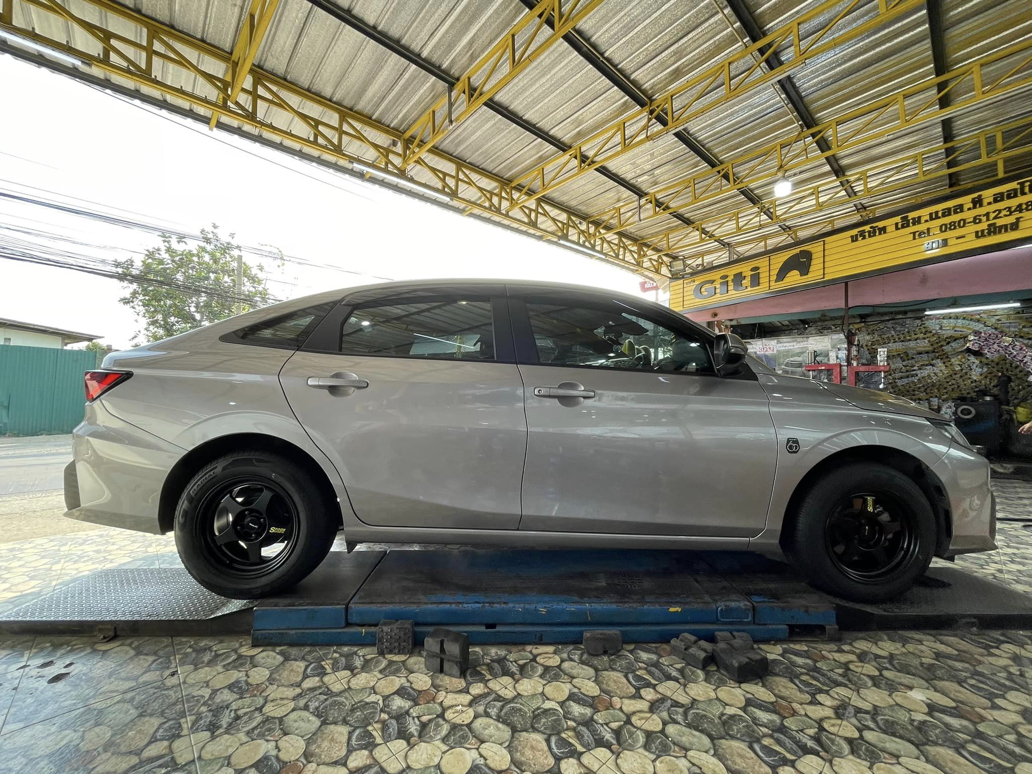 🚘 #TOYOTA_YARIS_ATIV 🛞 #SPOON 15” 4x100 BY Emotion R 🛞 #GT_RADAIL_ECOTEC 195/65R15