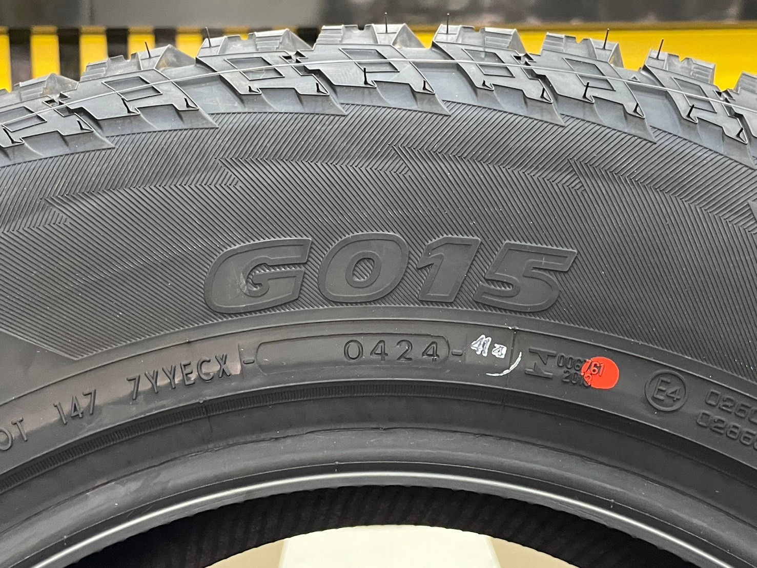 ยางใหม่ YOKOHAMA GEOLANDAR A/T G015 265/65R17 ยางใหม่ปี2024 ยางตัวหนังสือสีขาว