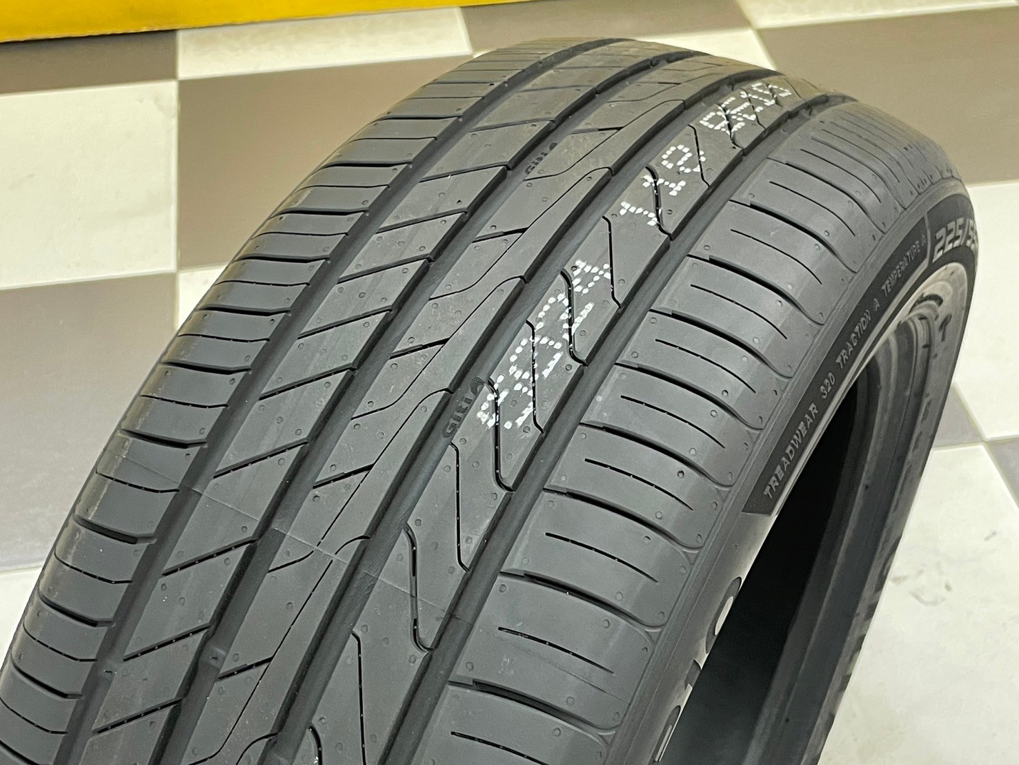🔥Giti control P10 225/55R18 🔥ยางรถยนต์คุณภาพดี นุ่มเงียบ สมรรถนะสูง ยางใหม่ปี2024 ราคาพิเศษ