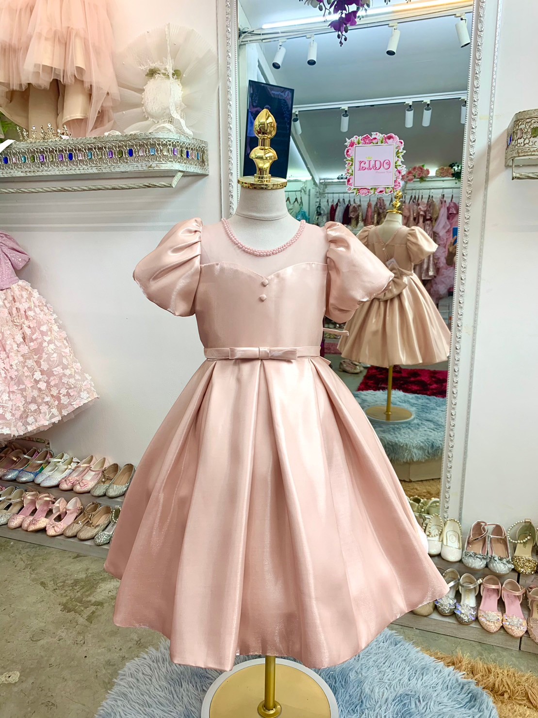 ชุดราตรีเด็ก(หน้าร้านอยู่รัชดา ลองได้ถ่ายรูปจากชุดจริง)B272 สีชมพู กระโปรงสั้น แขนตุ๊กตา ประดับคลิสตัลล้อมคอ น่ารักๆ