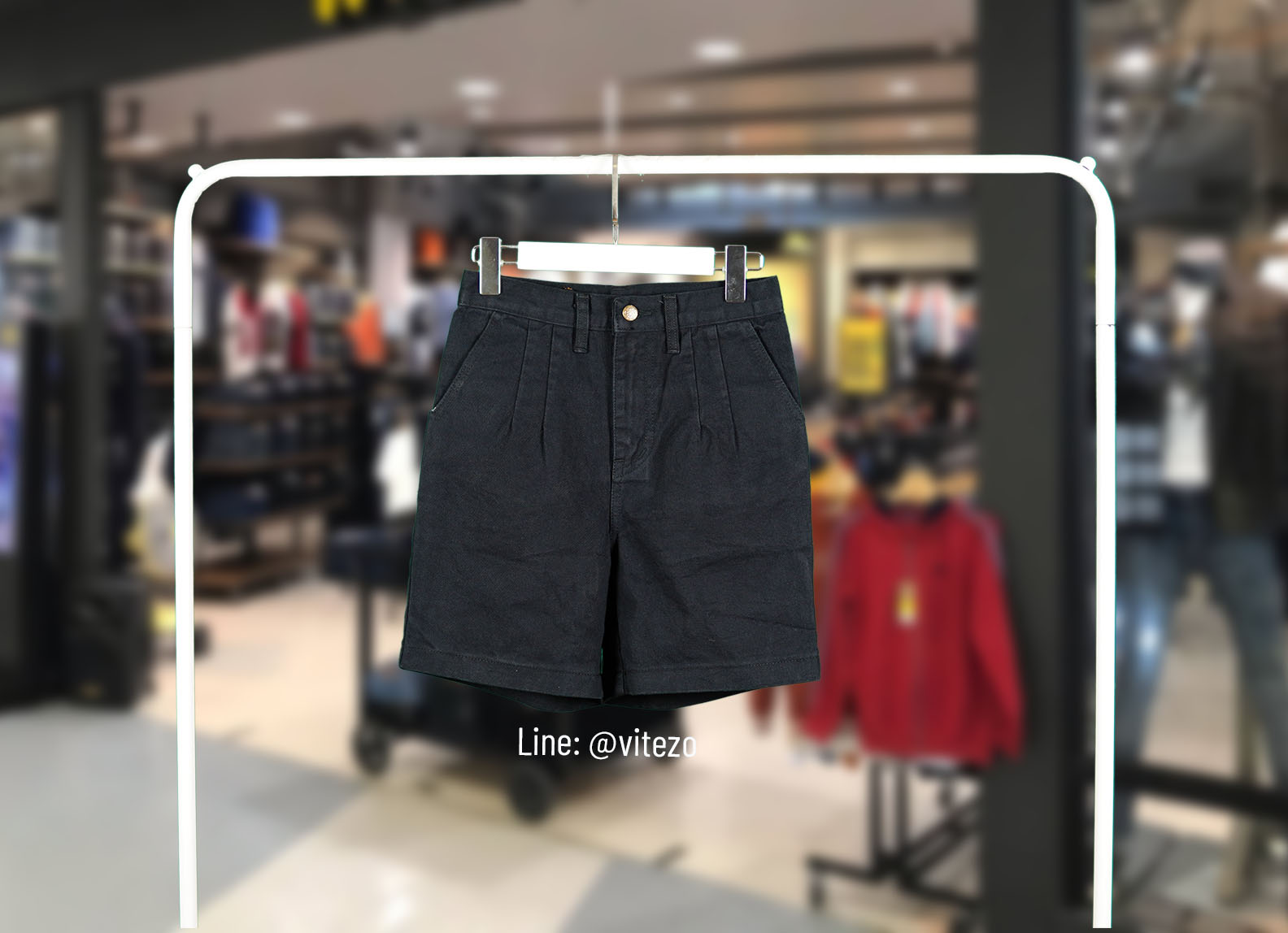 กางเกงยีนส์ขาสั้นเอวสูง แต่จีบหน้าให้ดูมีเอว สวยมาก ขากว้างใส่สบาย เก็บพุงอย่างเนียน สาว ๆ ใส่แล้วทรงสวย น่ารัก