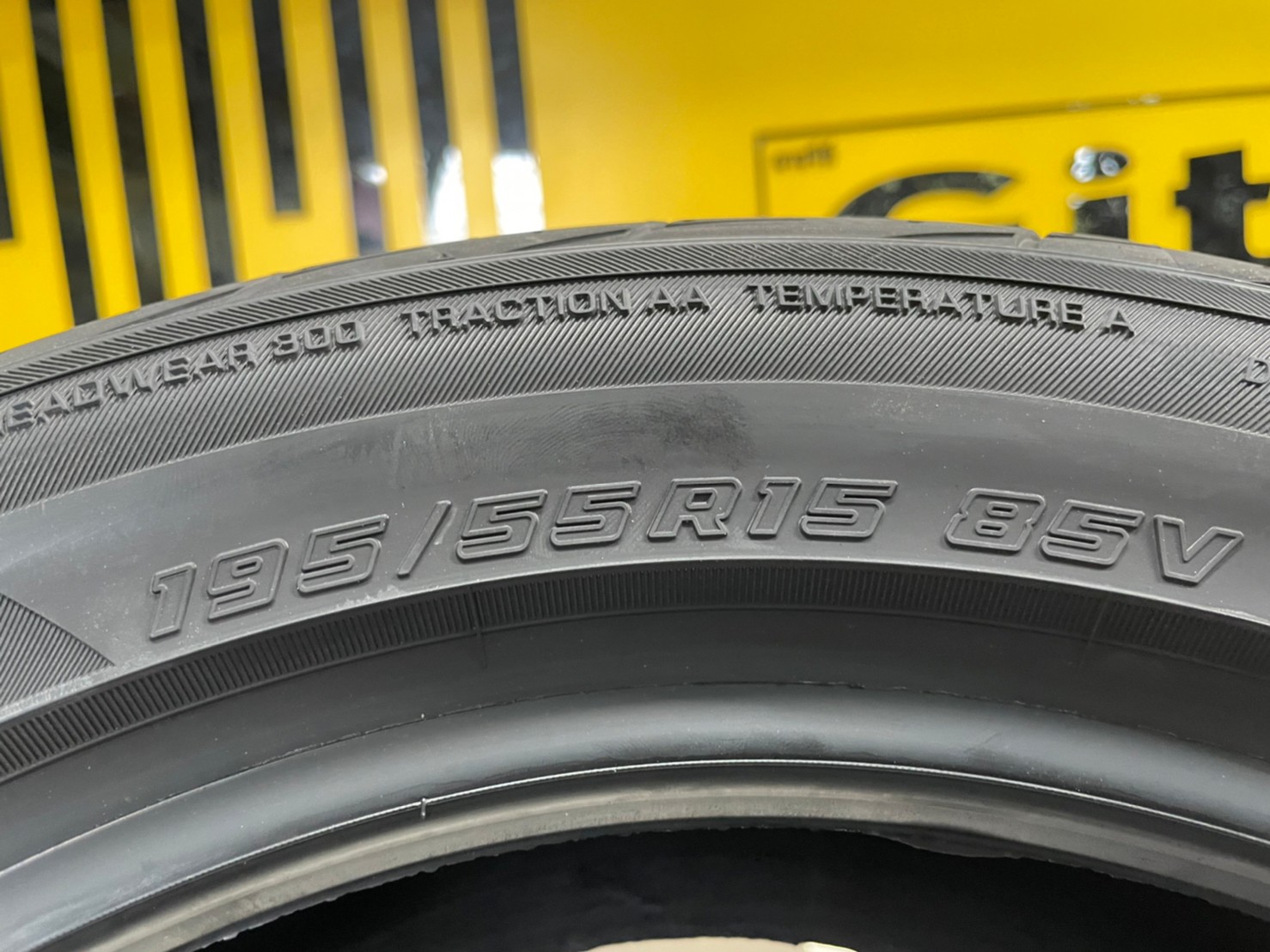 YOKOHAMA ADVAN FLEVA V701 195/55R15 ยางใหม่ปี2022