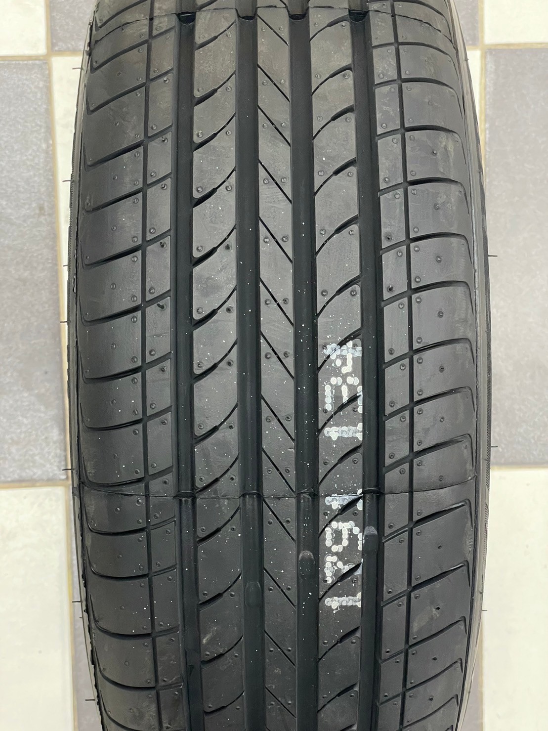 ยางรถยนต์คุณภาพดี Linglong(หลิงหลง) Crosswind HP 185/60R15 ยางใหม่ปี2024 ยางผลิตไทย