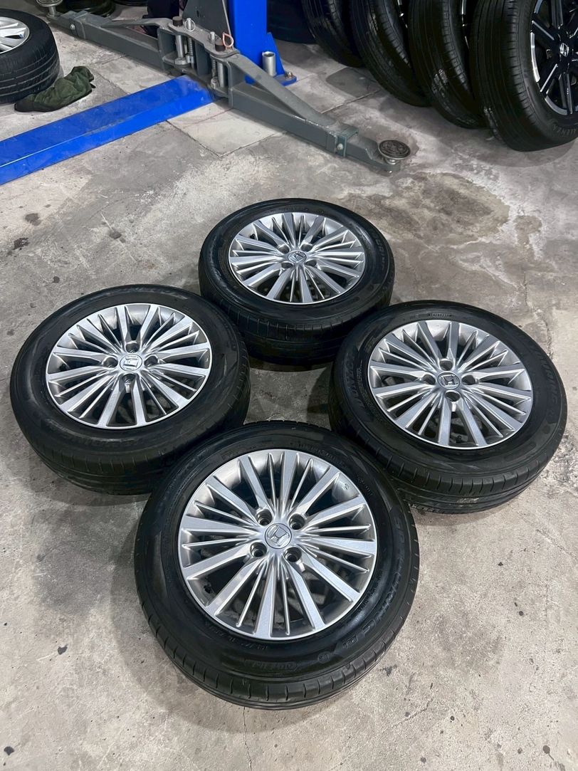 ล้อมือสองพร้อมยางพร้อมใช้งาน #ล้อเดิมHONDA CITY ขอบ15 4x100 #พร้อมยาง DUNLOP R1 195/60R15 ยางปี2020