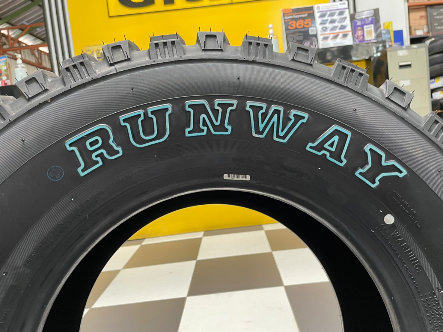 ยางใหม่สายลุยMT Mud Terrain ยางRUNWAY ขนาด31x10.5R15 ยางใหม่ปี2022 ยางสายลุย