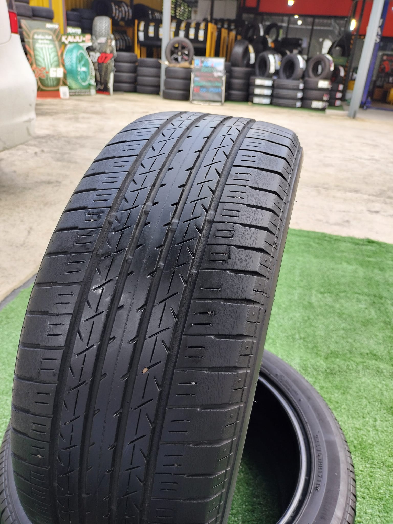 ยางมือ2 สภาพดี ขอบ16" ยางยี่ห้อ BRIDGESTONE ER33 195/50R16 ปี18