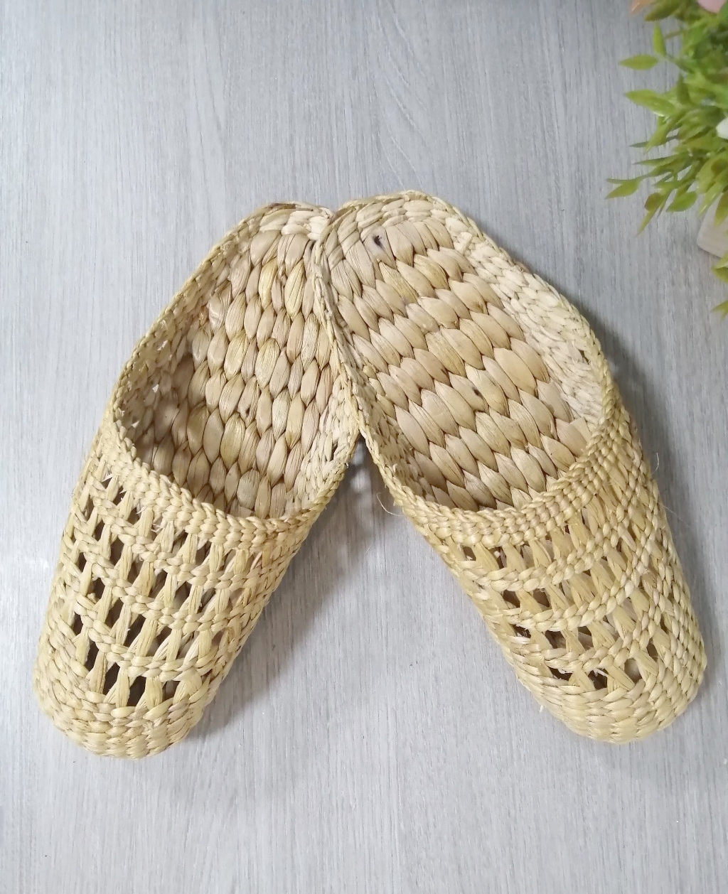 BSS202W : รองเท้าสานผักตบชวา ราคาส่ง 1โหล 12คู่