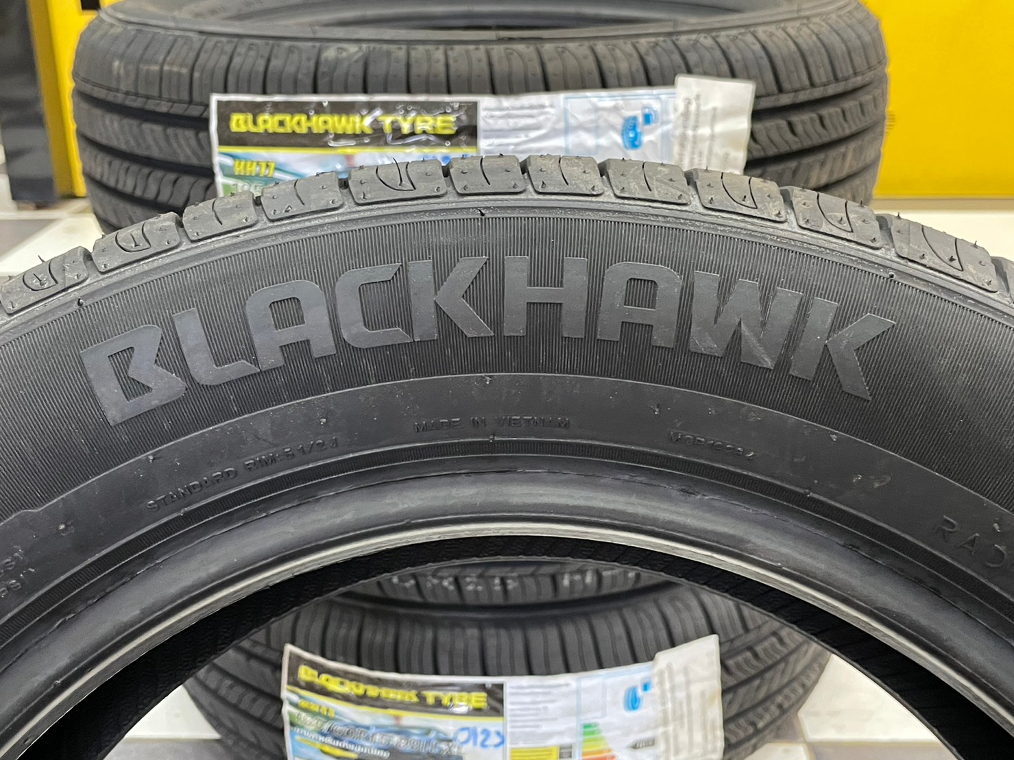 ยางใหม่ #BLACKHAWK HH11 185/60R15 ยางใหม่ปี2023