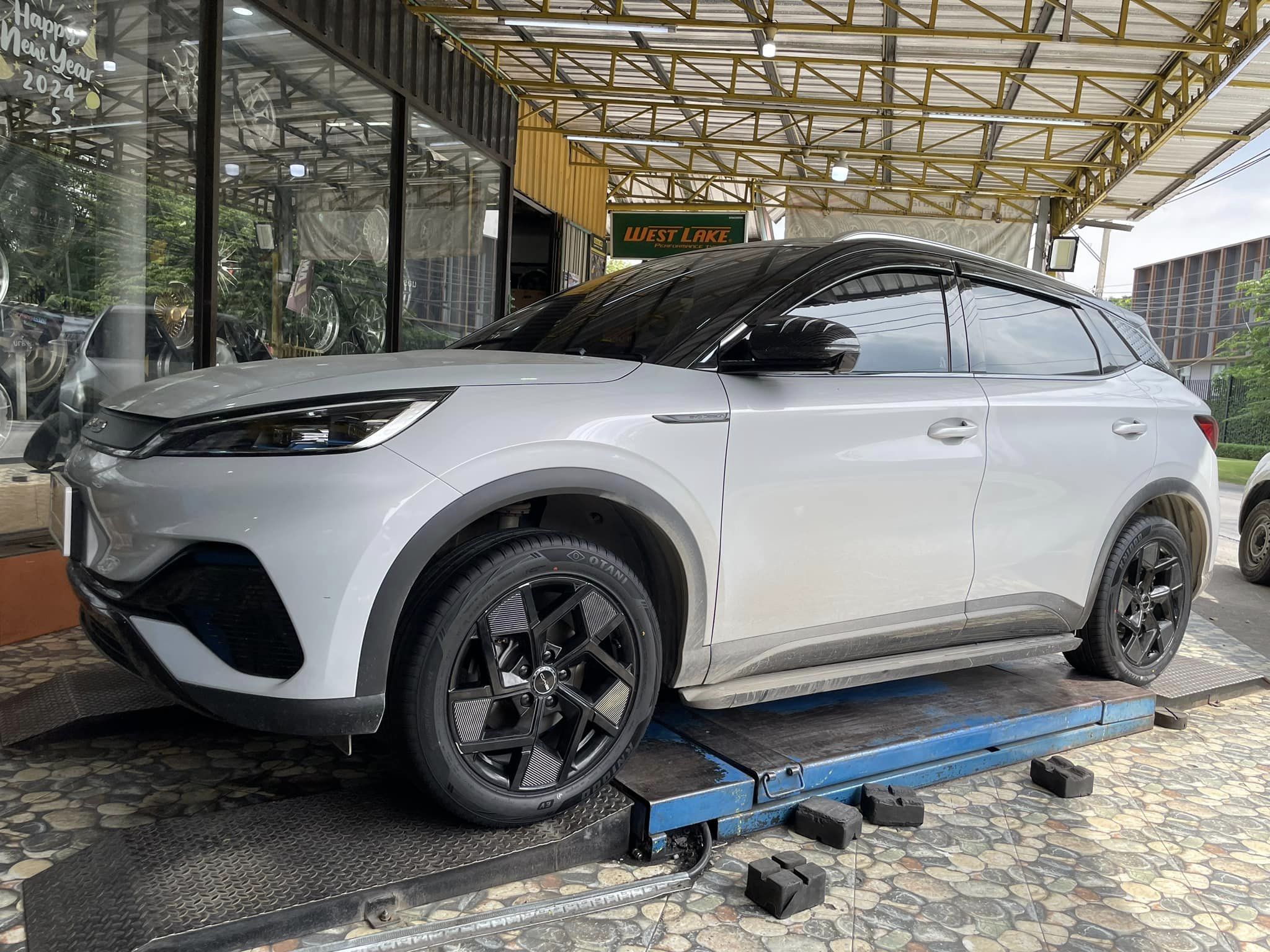 🚘 #BYD_ATTO3 เปลี่ยนยาง 🛞 #OTANI #KN1000 215/55R18🔥 🔥