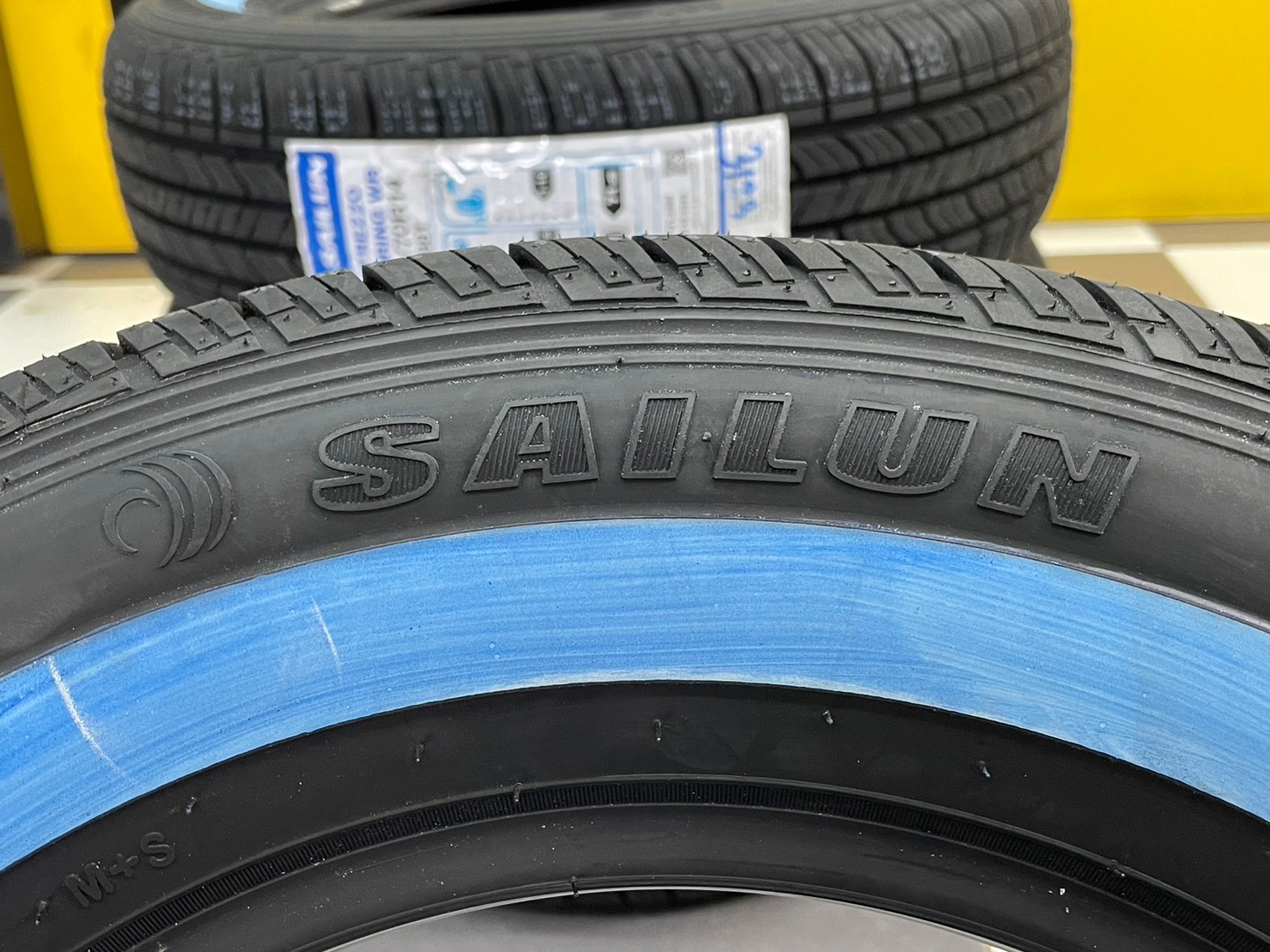 ยางใหม่ขอบขาว SAILUN 185/70R14 ยางใหม่ปี2023
