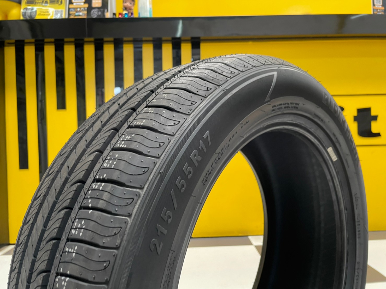 215/55R17 ยางใหม่BLACKHAWK HH11 ยางใหม่ปี2022