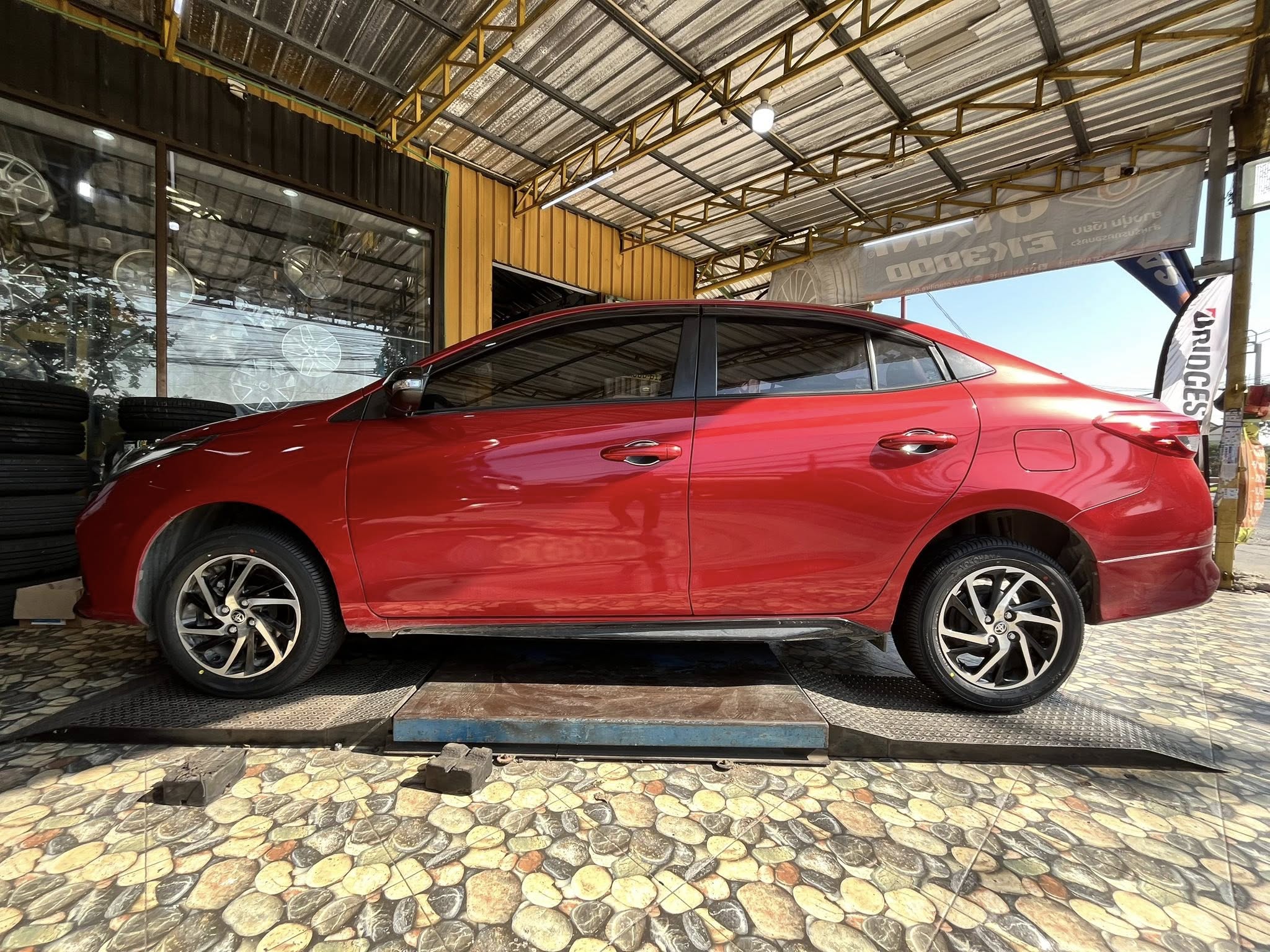 TOYOTA_YARIS🚘เปลี่ยนยาง 🛞🐘#YOKOHAMA_E70_185/60R15