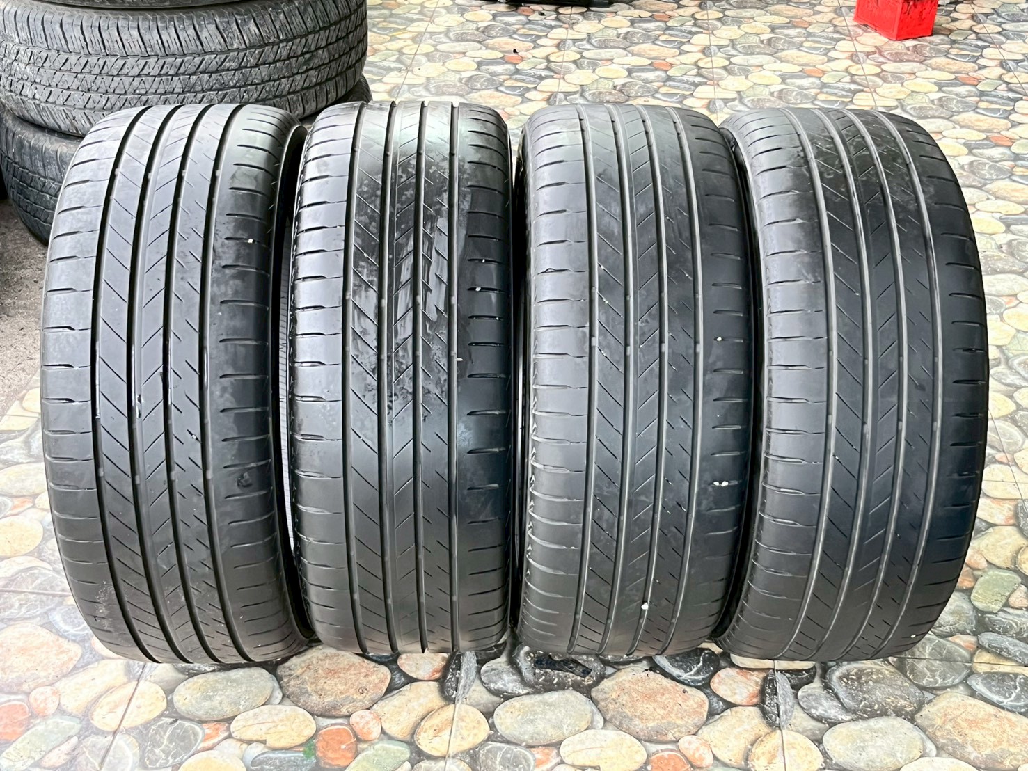 ยางมือสองBRIDGESTONE Alenza001 225/50R18 ยางปี23 สภาพสวยพร้อมใช้งาน