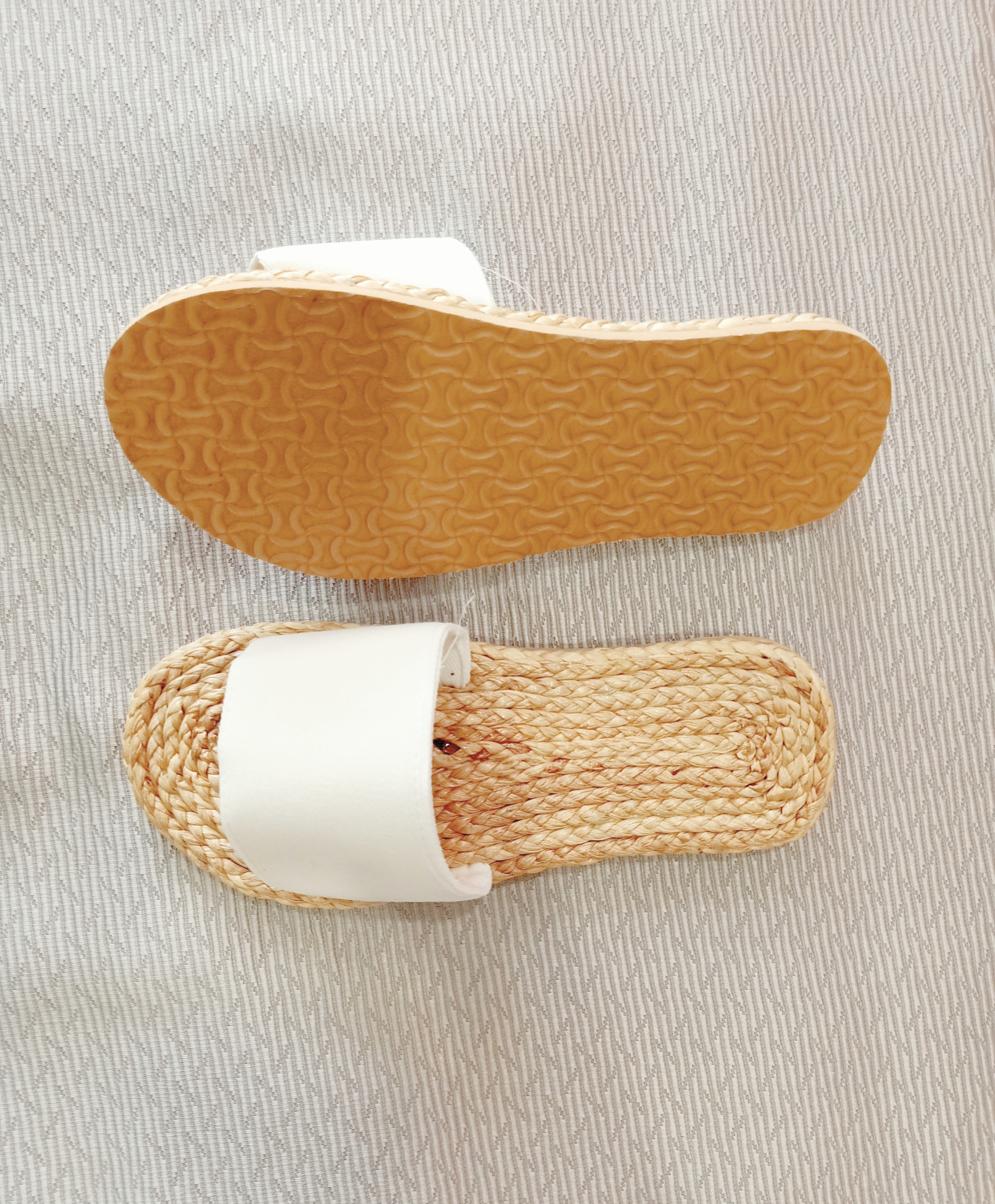 BSS702W :รองเท้าสานผักตบชวาใส่เดินในบ้าน ราคาส่ง 1 โหล 12คู่