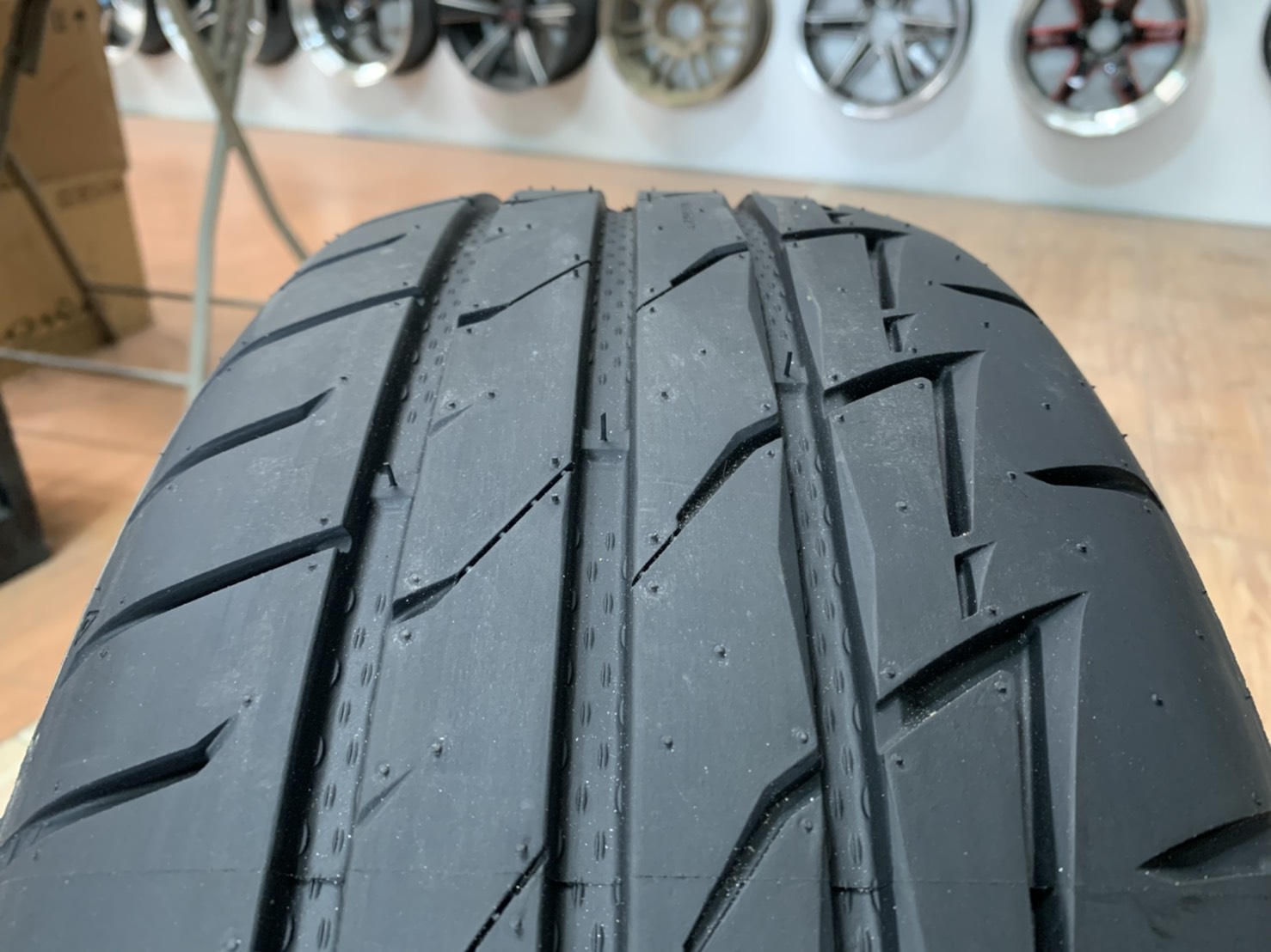 Lansail Rs009 195/55R15 ยางสปอร์ตลายซิ่ง คุณภาพดี