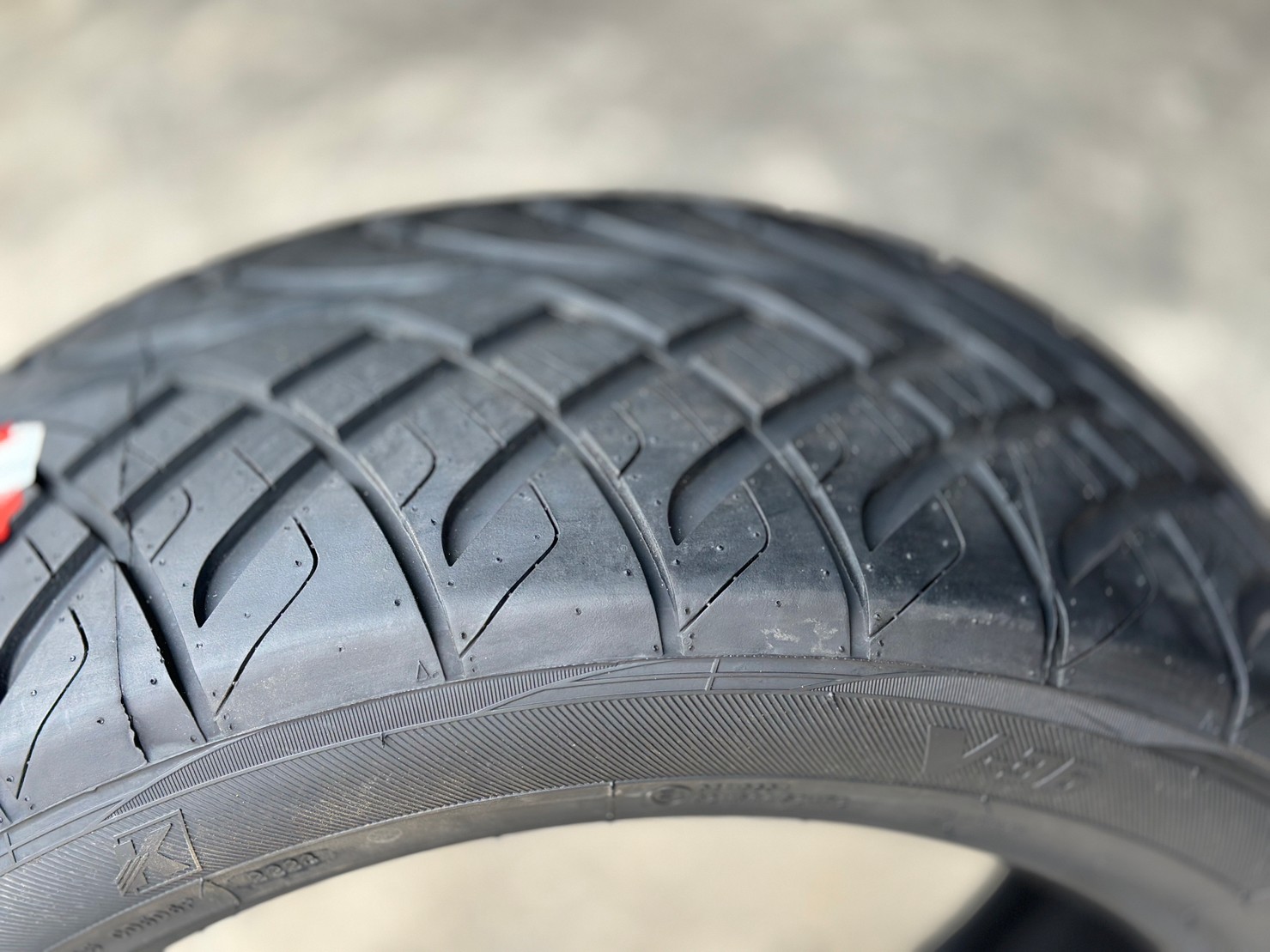 KINTO V-36 ยางไทย 245/45R18 ยางใหม่ปี2023