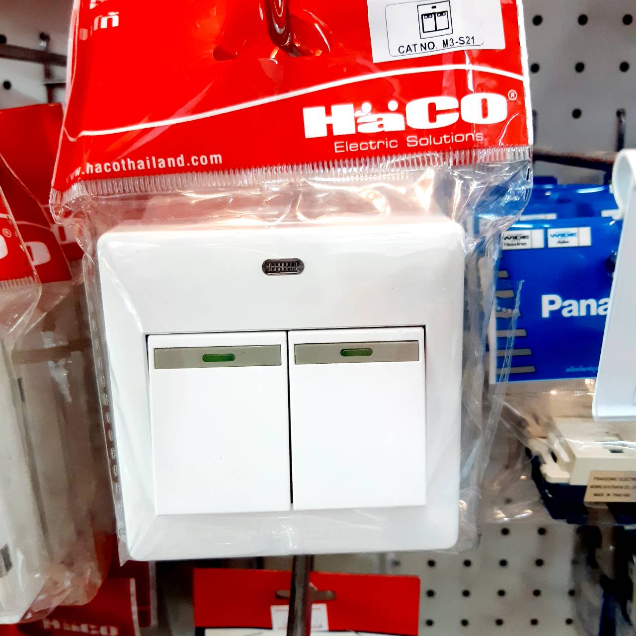 HACO สวิตซ์ทางเดียว 2 ช่อง รุ่น M3-S21 สีขาว +กล่องลอย