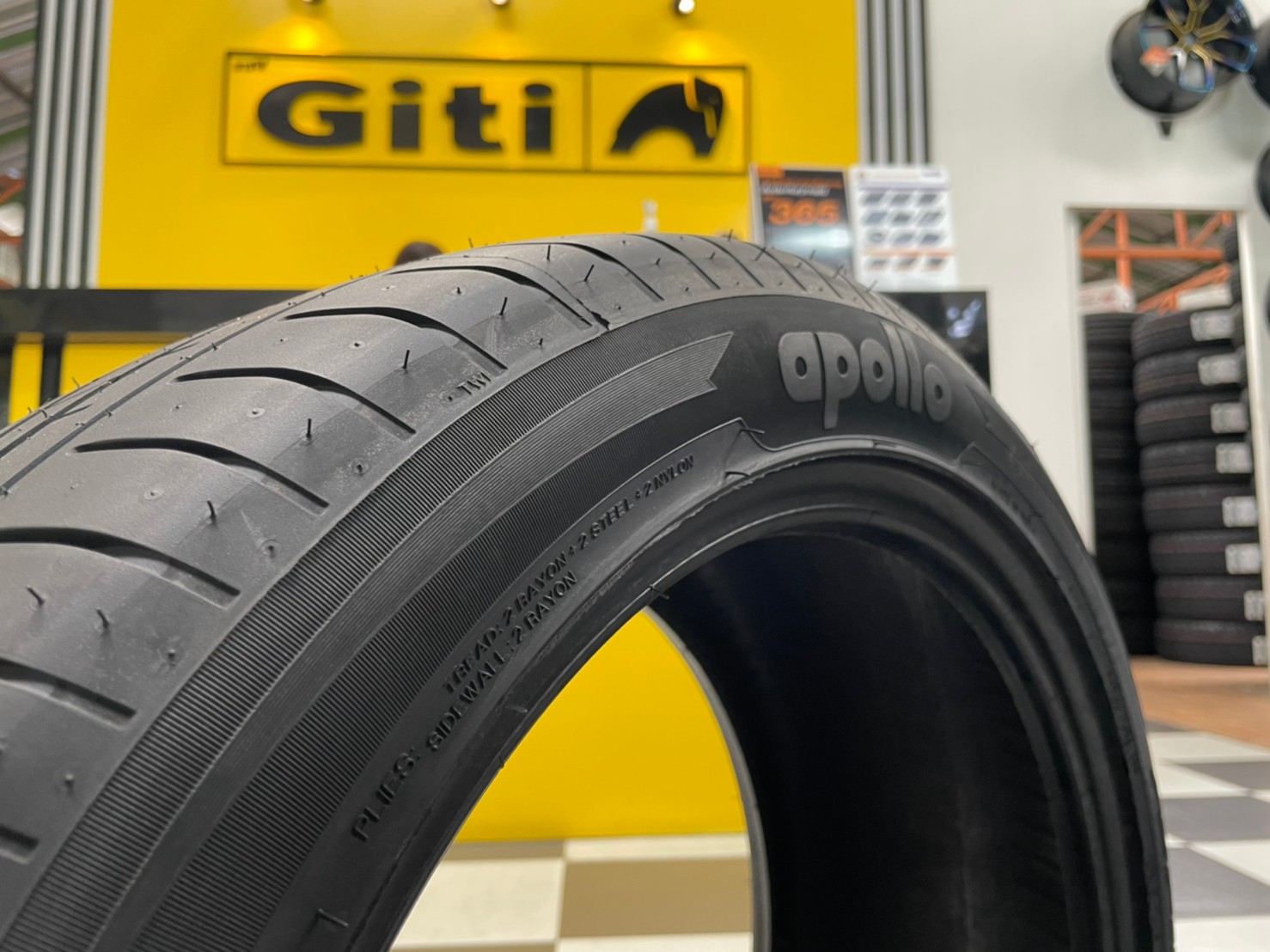 Apollo 235-45R18 Aspire4G ยางใหม่ปี2021 ยางสปอร์ตคุณภาพดี พร้อมติดตั้งฟรี