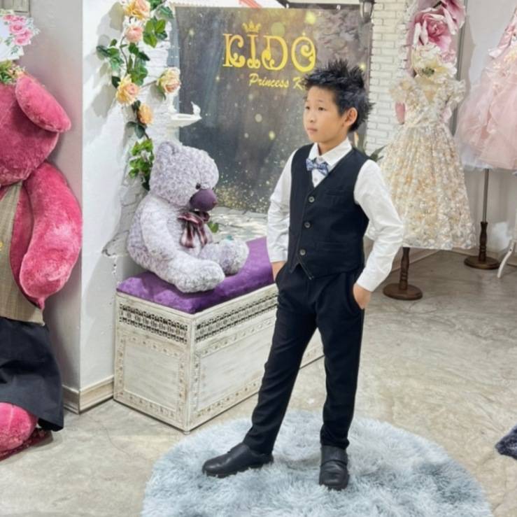 ssชุดสูทเด็กผู้ชาย(หน้าร้านอยู่รัชดา ลองได้ถ่ายรูปจากชุดจริง)S100 เซ็ตสูท 5 ชิ้น สูทสีน้ำเงิน สีดำ แต่งด้ายขาว เชิ้ตขาว มาพร้อมเสื้อกั๊กและโบว์หูกระต่าย กางเกงขายาว สุดเท่ สุดๆ